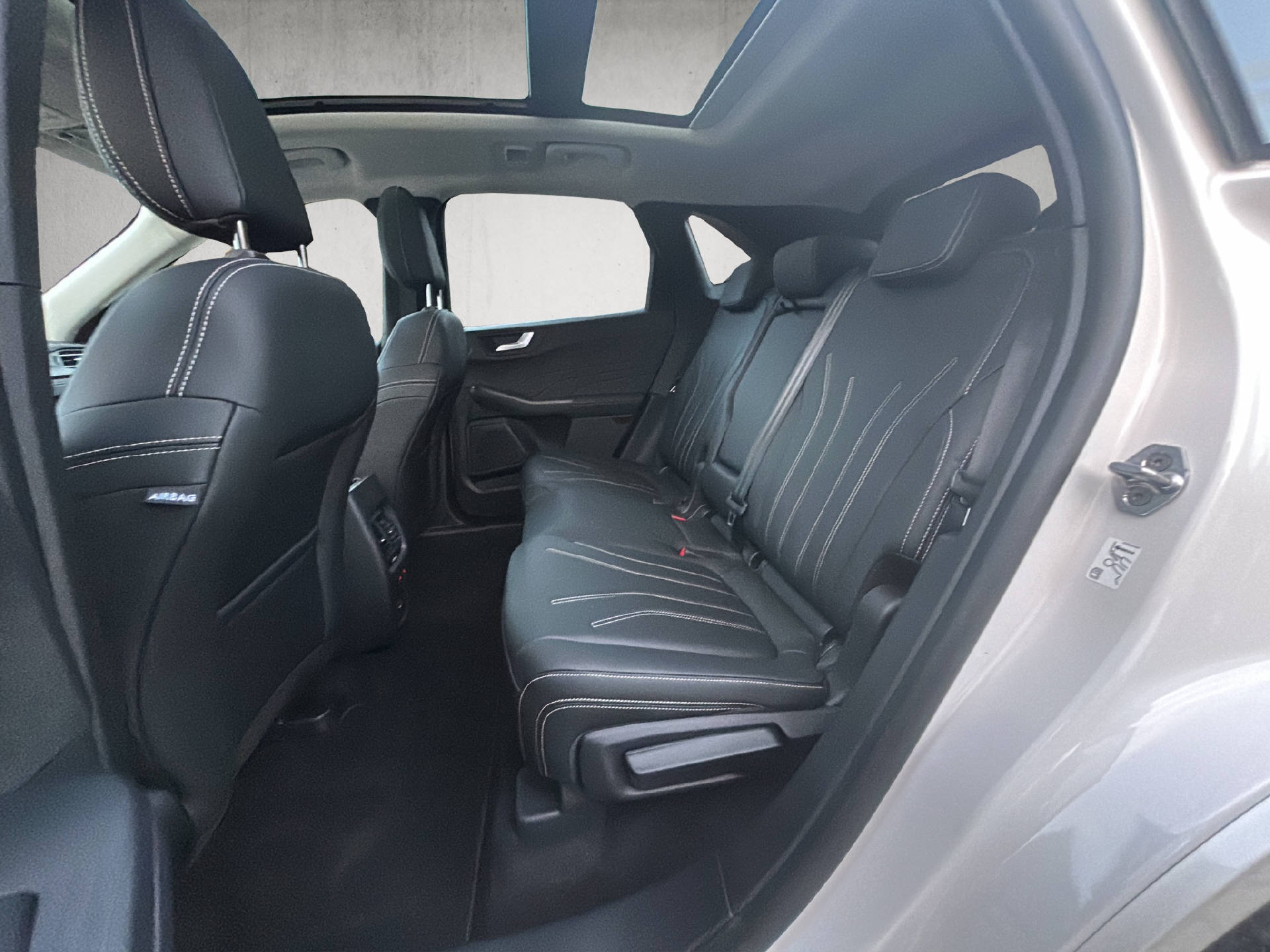 FORD Kuga 2.5 Plug-in Hybrid Vignale-image-13