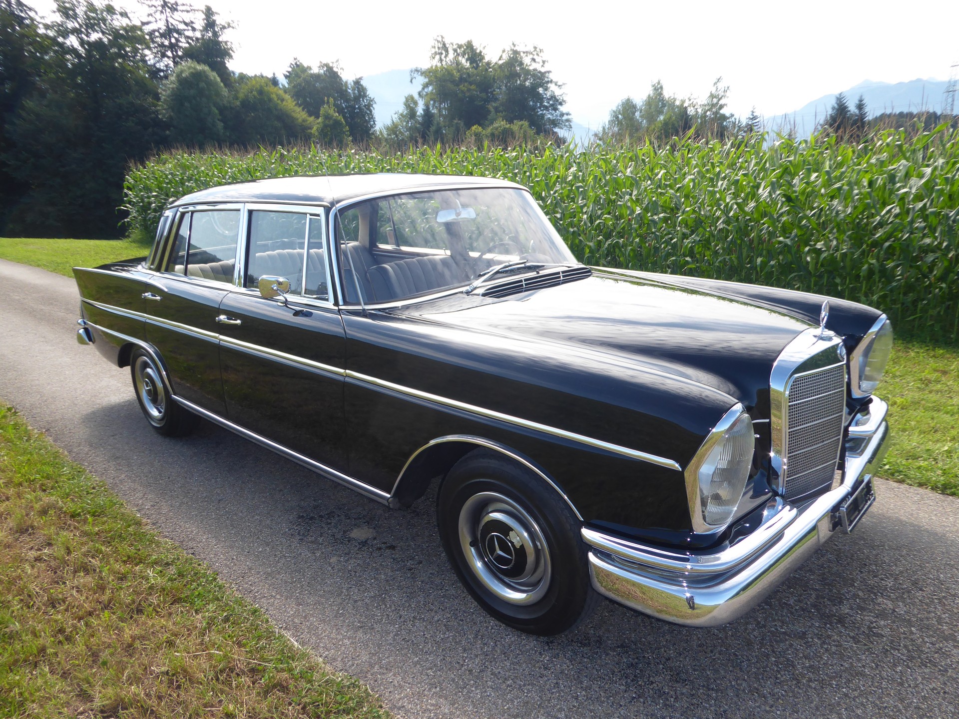 MERCEDES-BENZ SE b-image-1