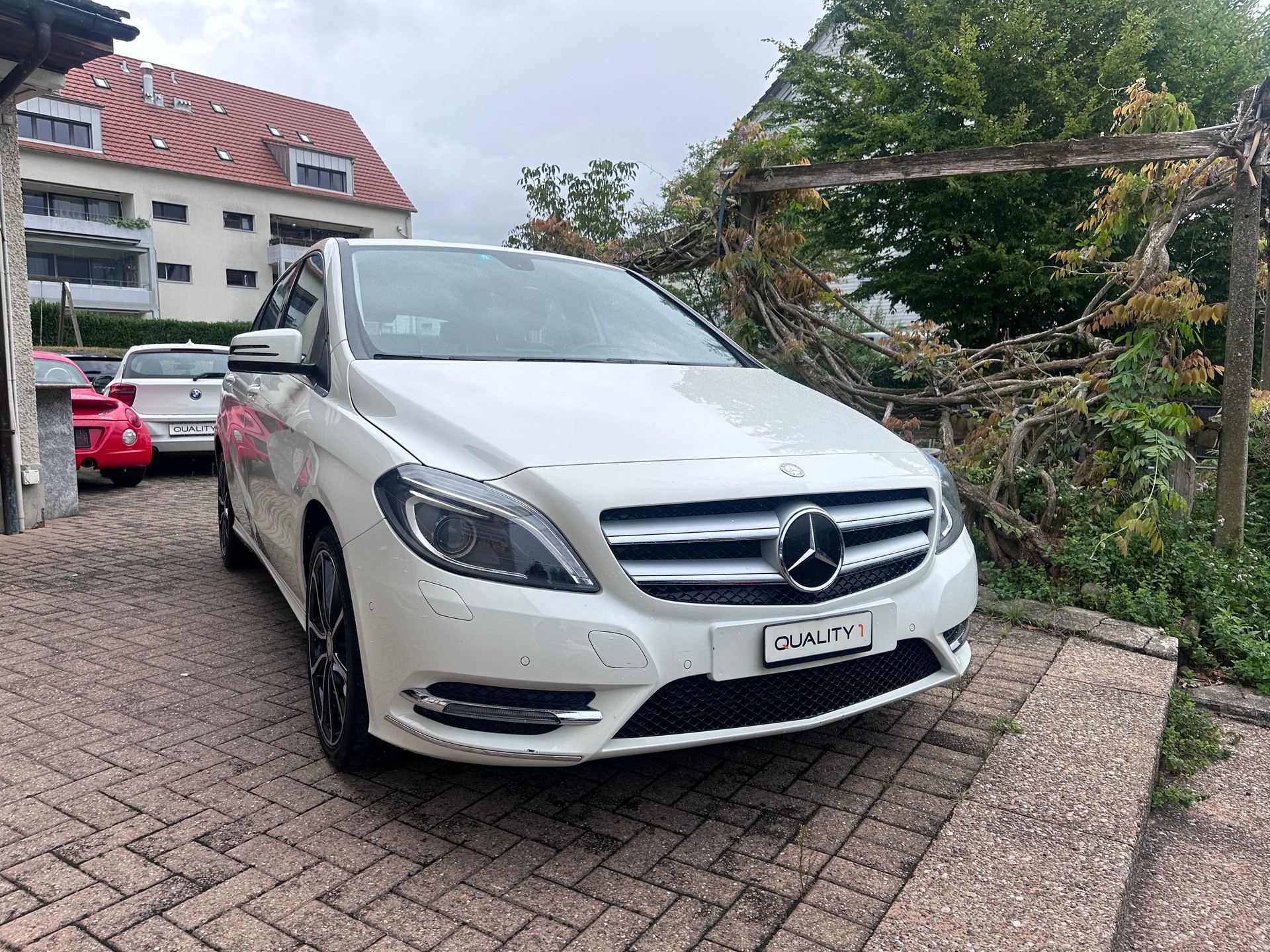 MERCEDES-BENZ B 200 7G-DCT-image-1
