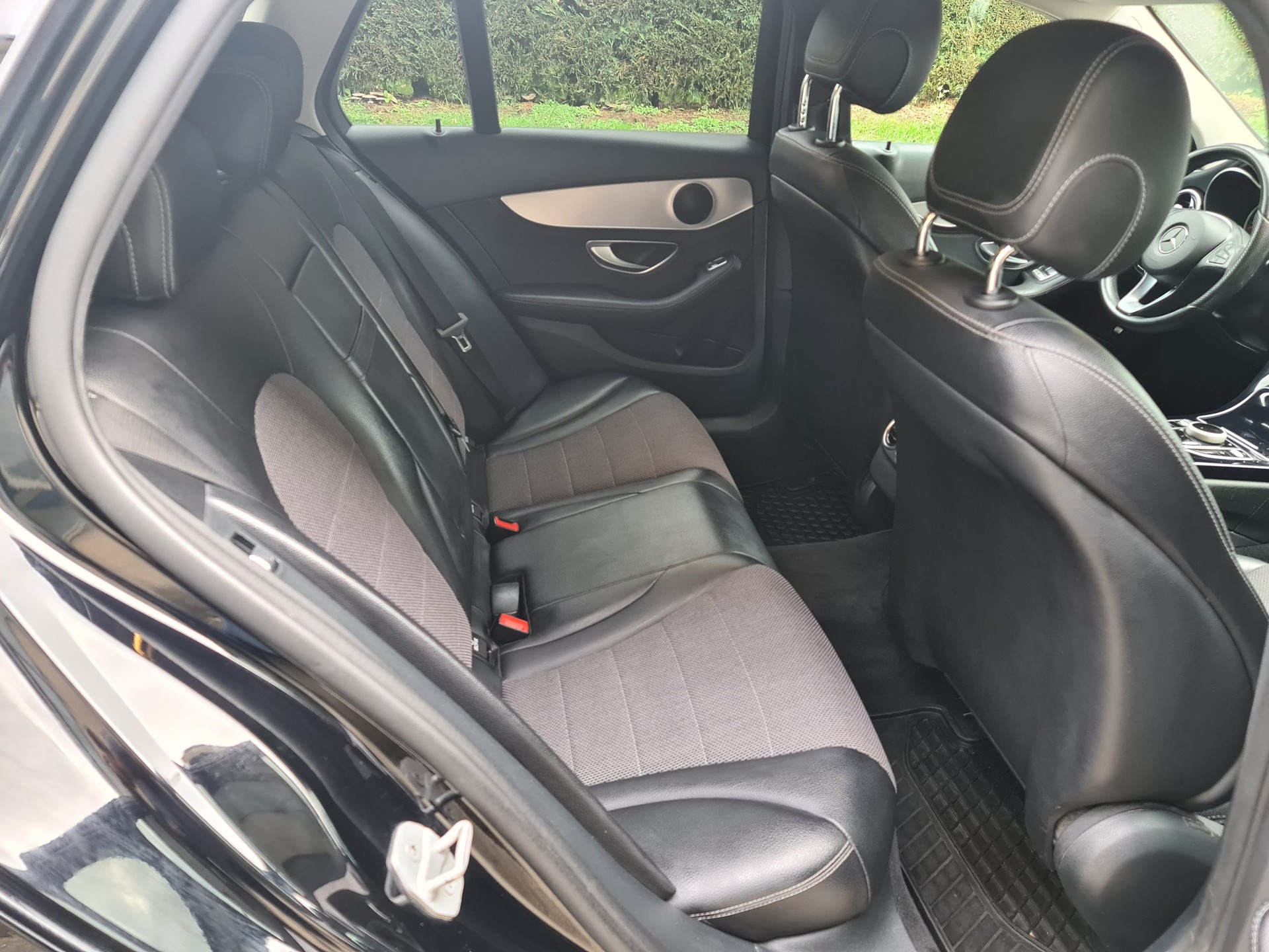 MERCEDES-BENZ C 220 d Avantgarde 4Matic 7G-Tronic-image-4