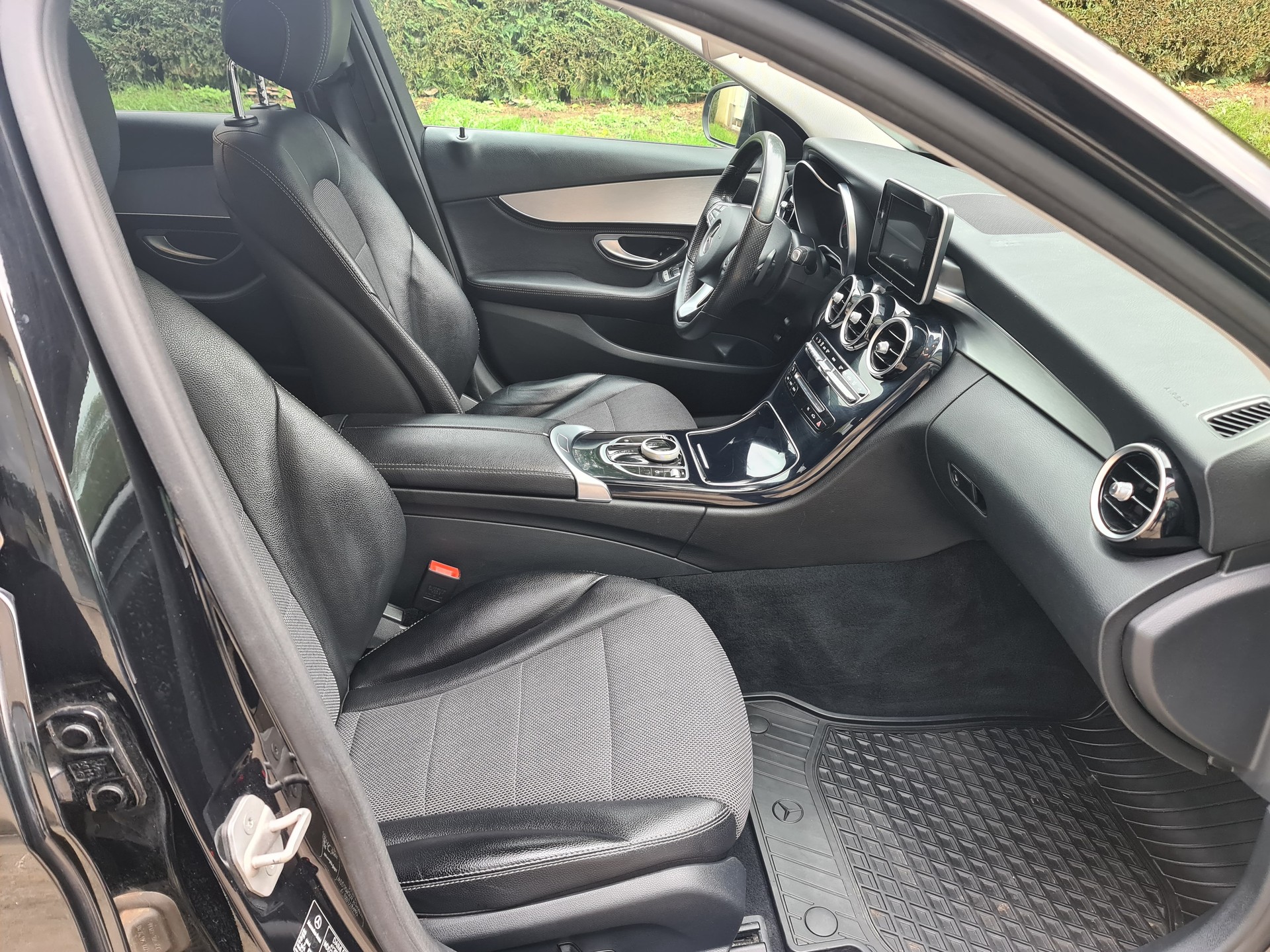 MERCEDES-BENZ C 220 d Avantgarde 4Matic 7G-Tronic-image-5