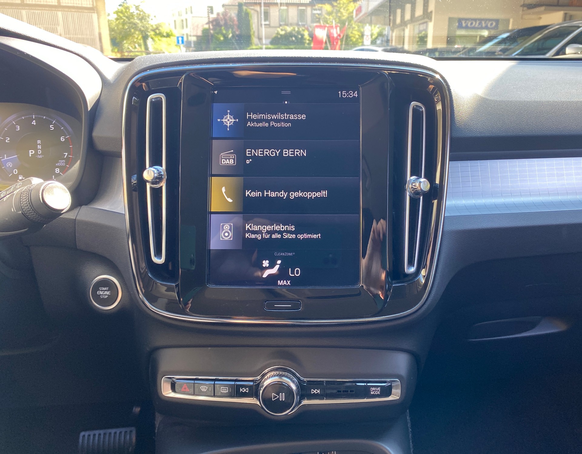 VOLVO XC40 T4 AWD Momentum Geartronic-image-8