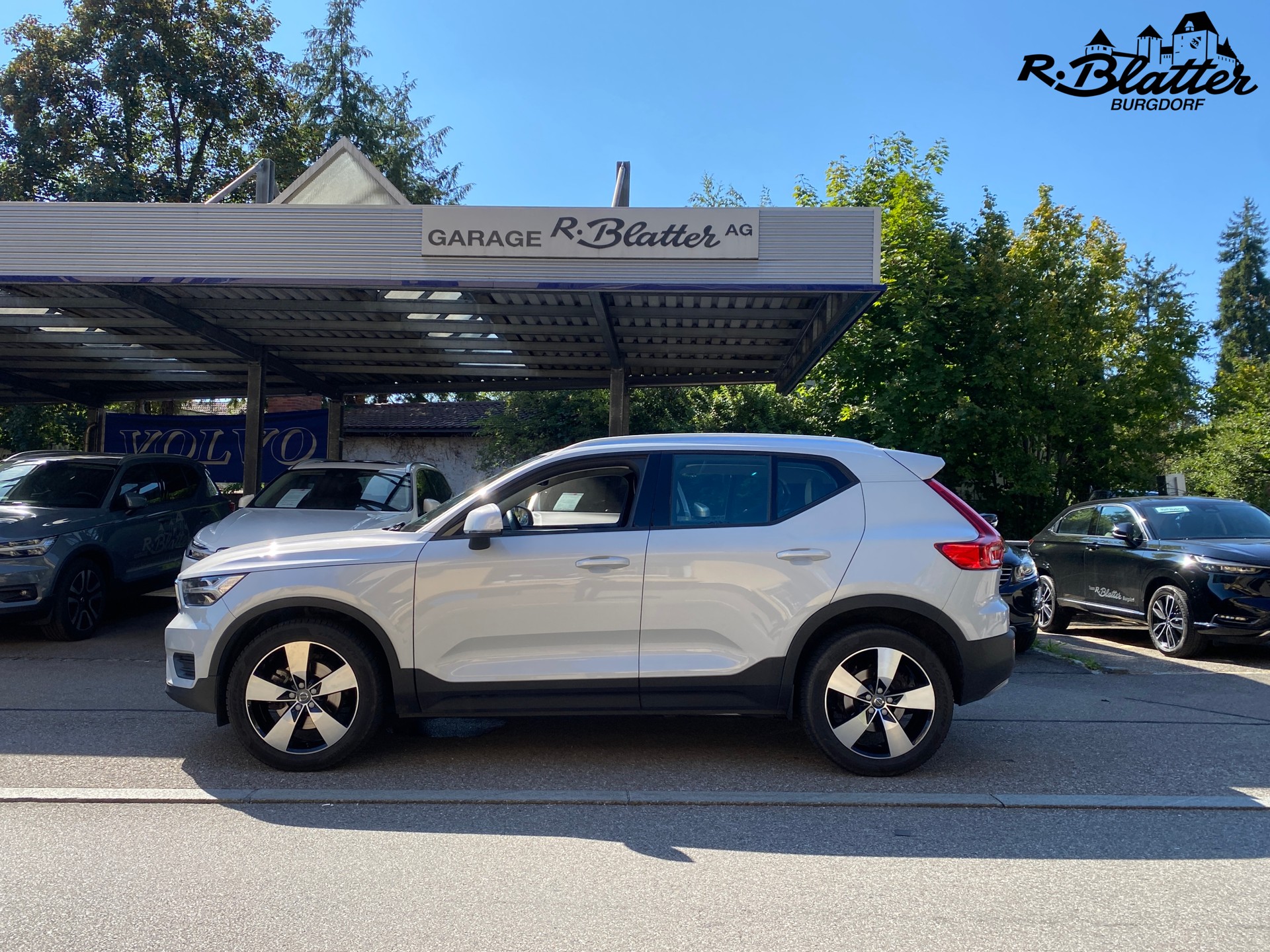 VOLVO XC40 T4 AWD Momentum Geartronic-image-2