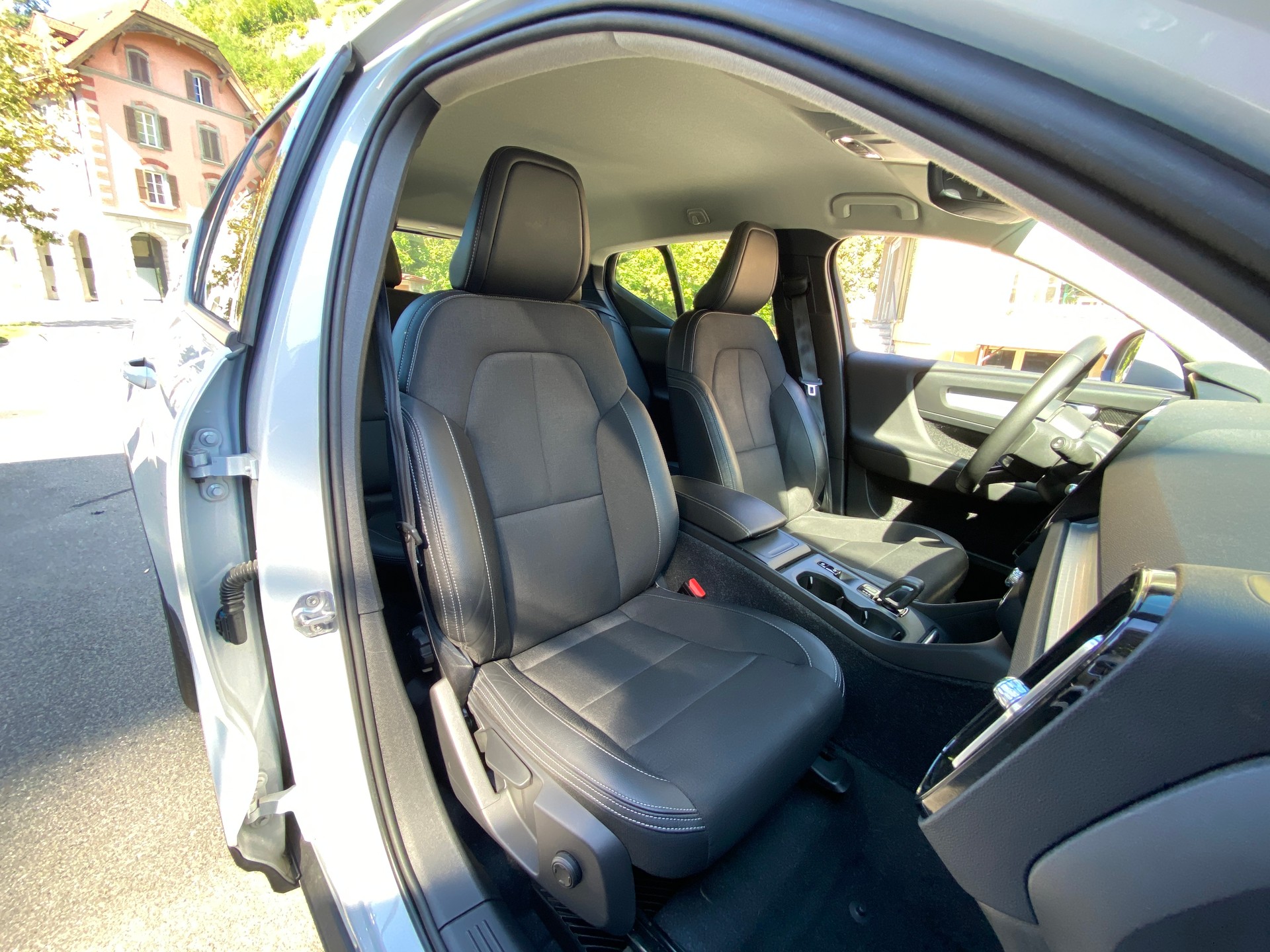 VOLVO XC40 T4 AWD Momentum Geartronic-image-11
