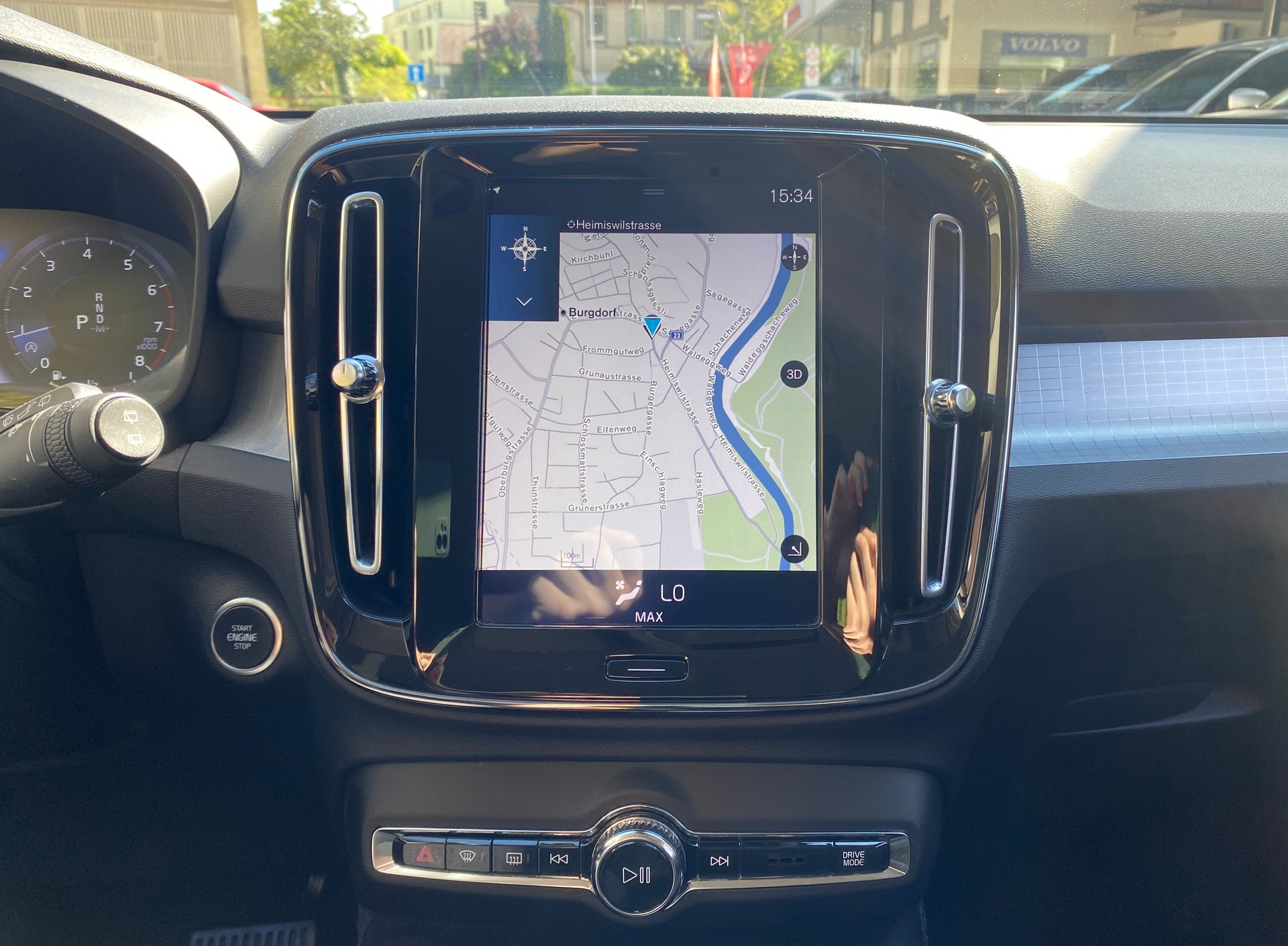 VOLVO XC40 T4 AWD Momentum Geartronic-image-9