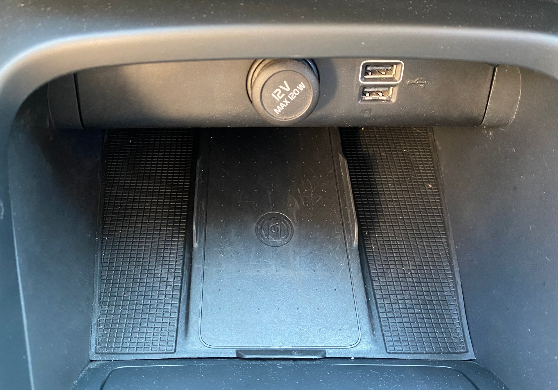 VOLVO XC40 T4 AWD Momentum Geartronic-image-18