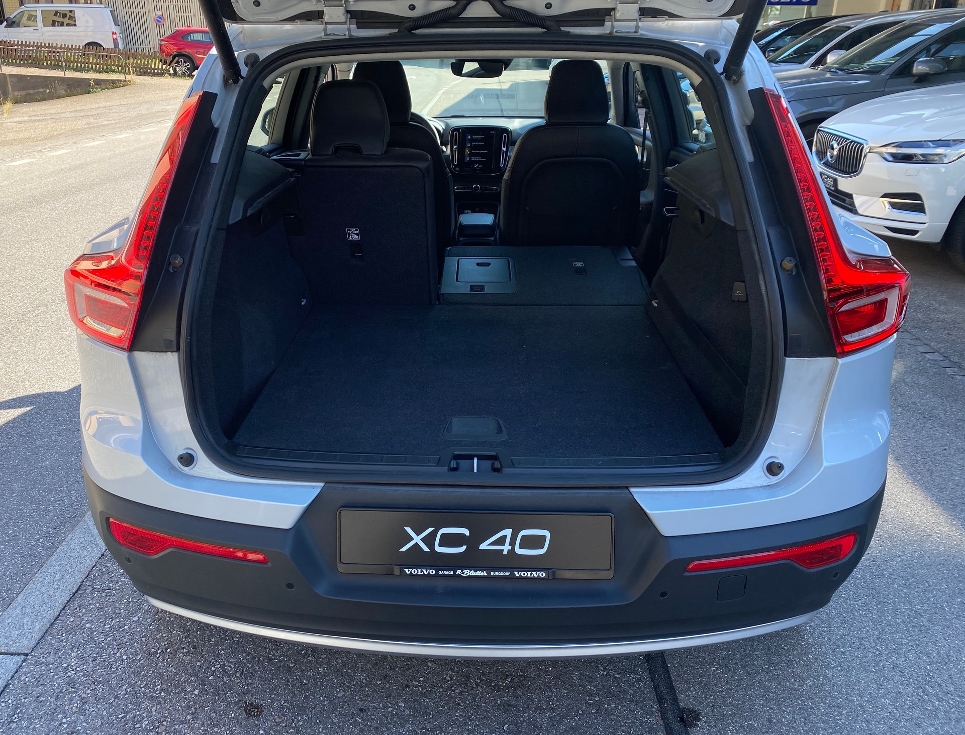 VOLVO XC40 T4 AWD Momentum Geartronic-image-15