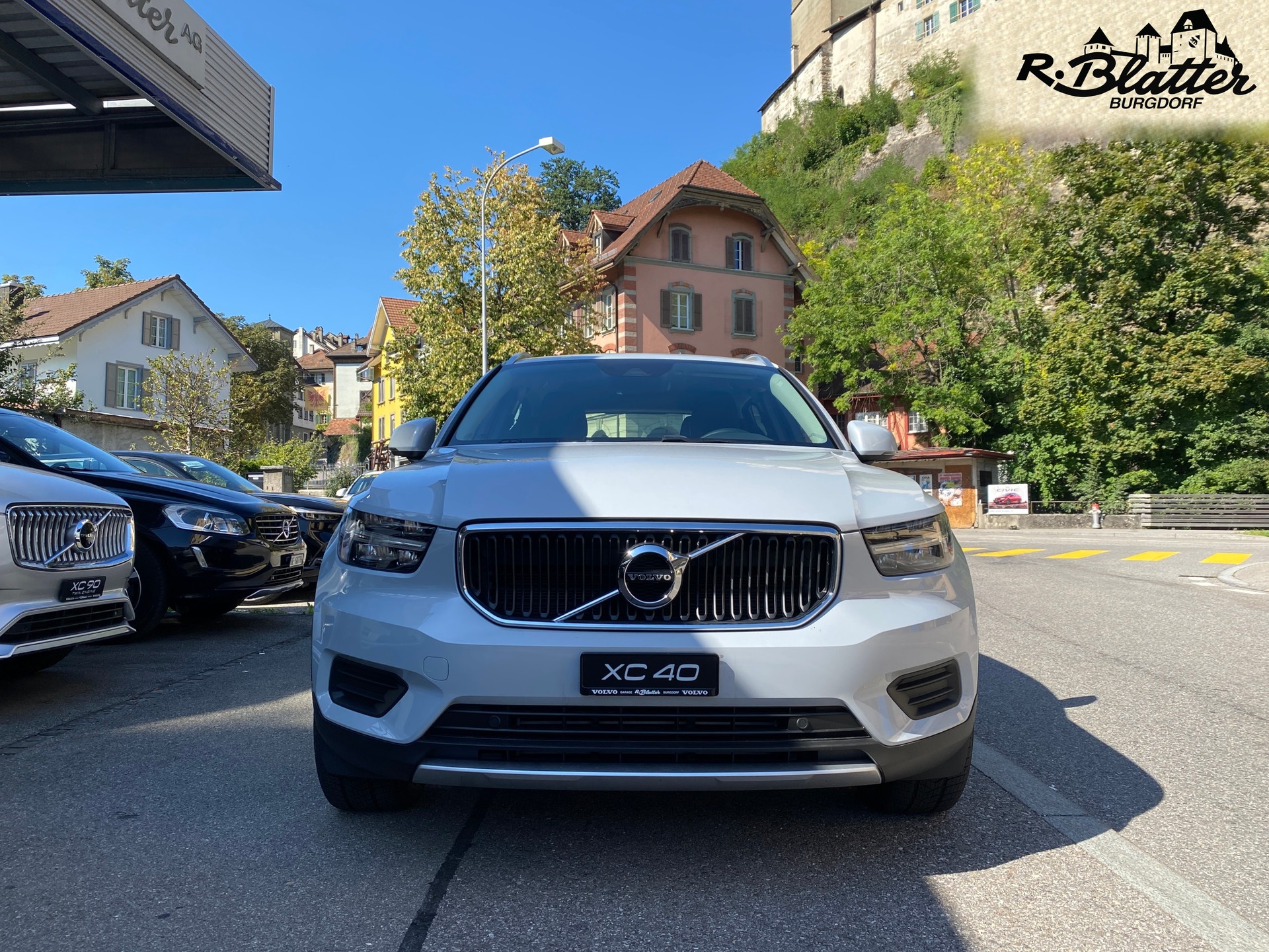 VOLVO XC40 T4 AWD Momentum Geartronic-image-1