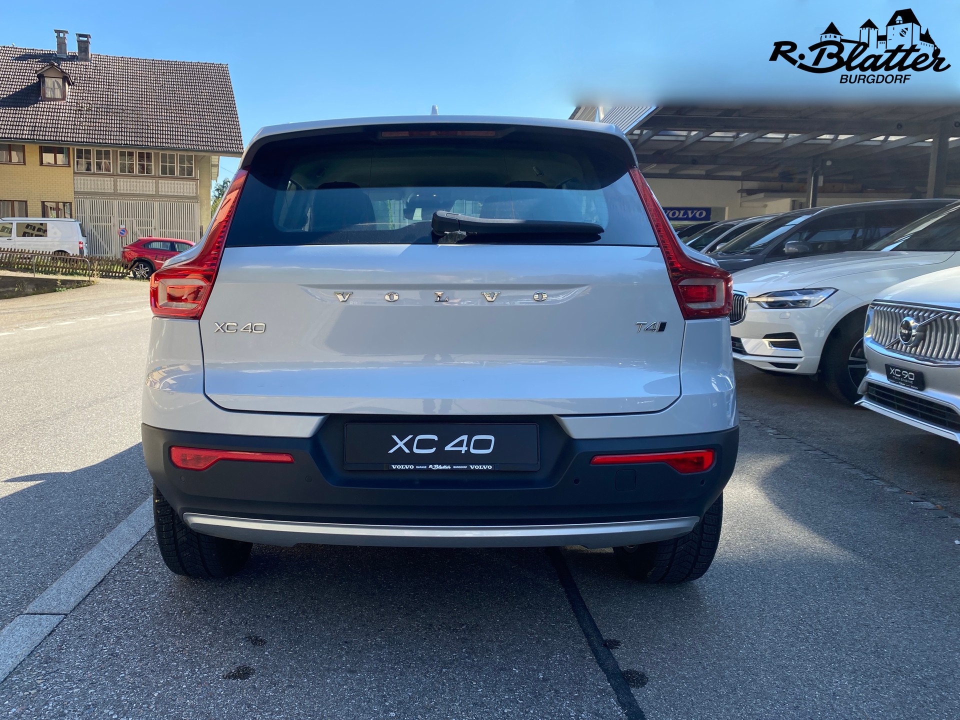 VOLVO XC40 T4 AWD Momentum Geartronic-image-4