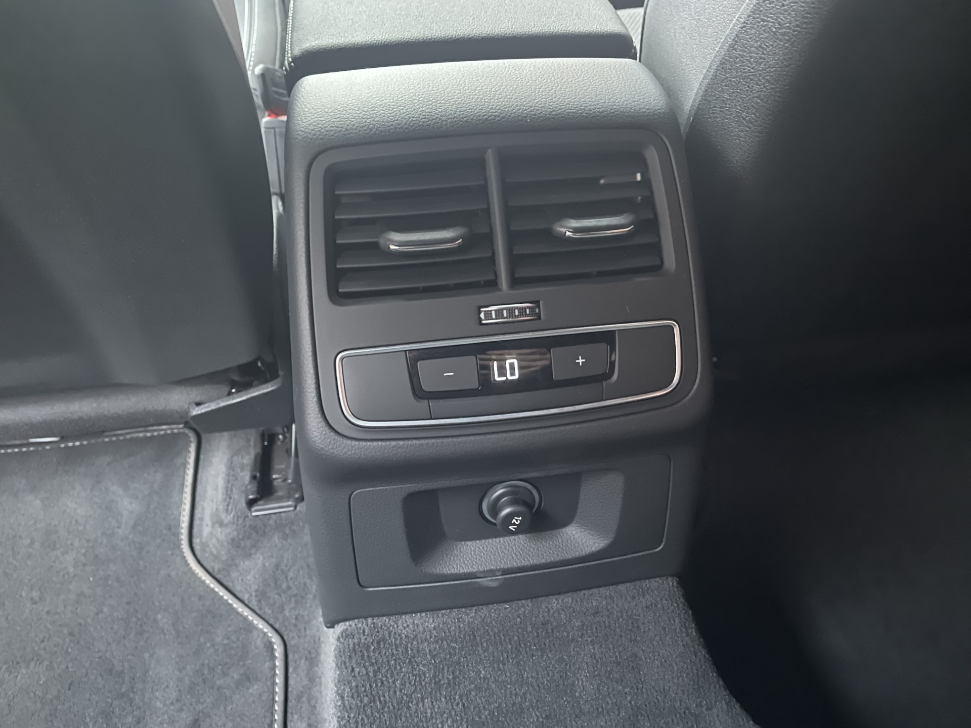 AUDI A4 Avant 35 TDI S line S-tronic-image-7