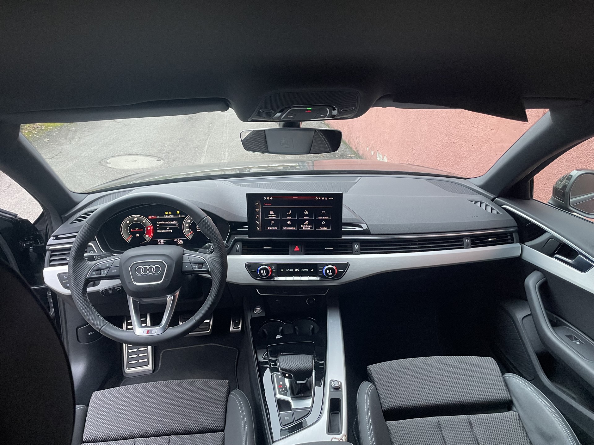 AUDI A4 Avant 35 TDI S line S-tronic-image-4