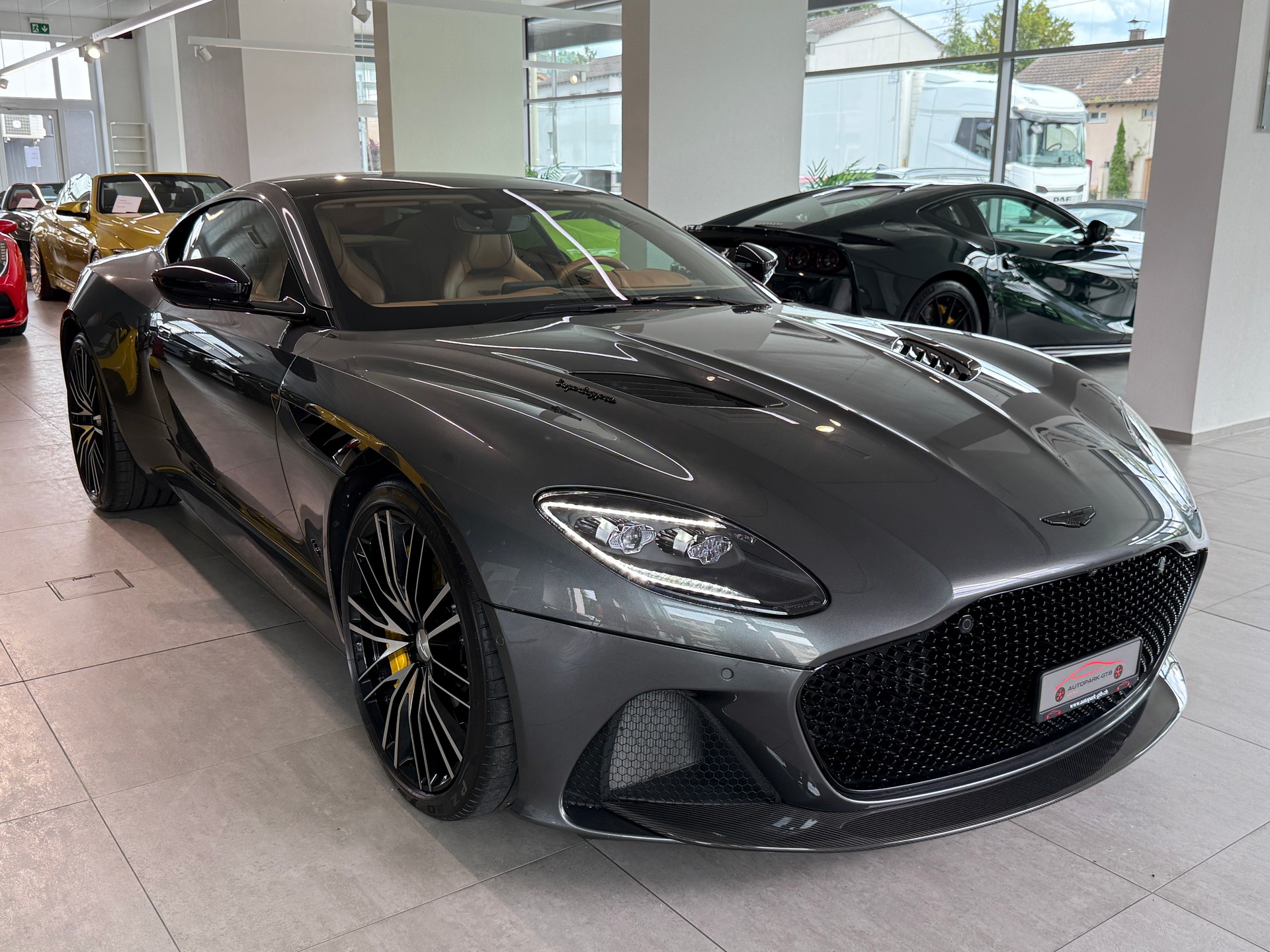 ASTON MARTIN DBS Coupé Superleggera-showroom-element-1
