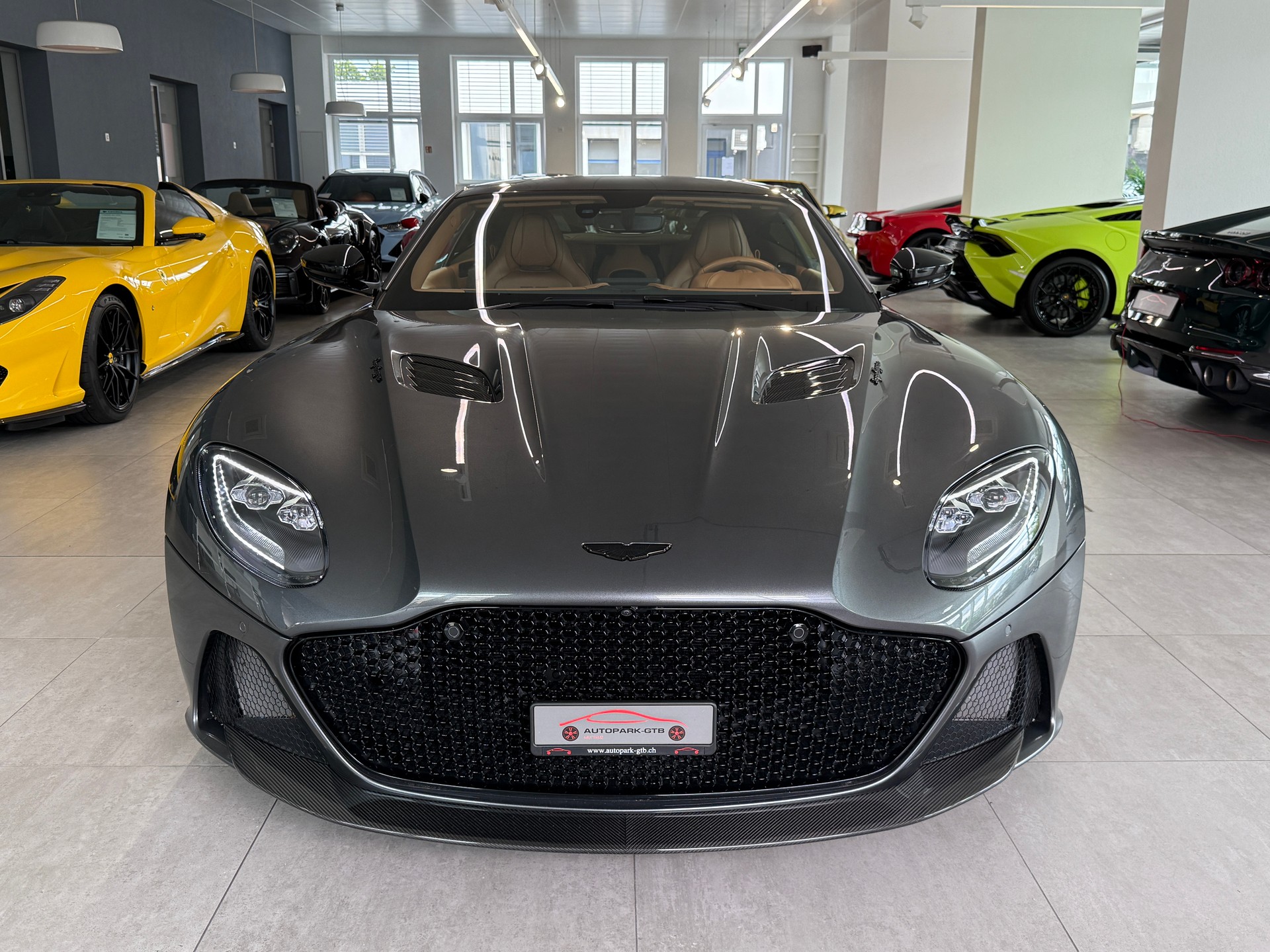 ASTON MARTIN DBS Coupé Superleggera-showroom-element-2