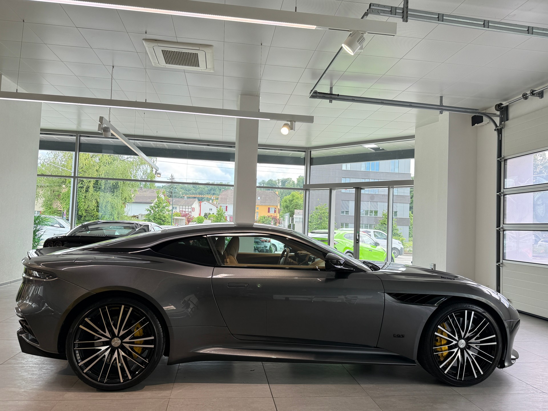 ASTON MARTIN DBS Coupé Superleggera-image-4