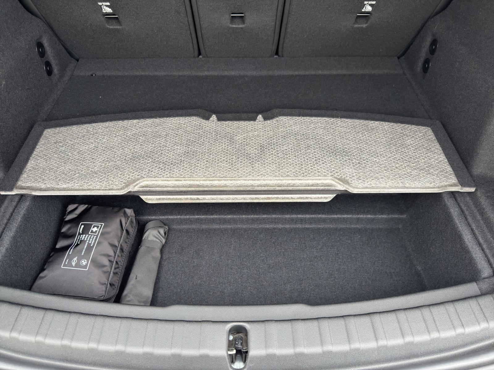 BMW 220i Active Tourer M Sport-image-19