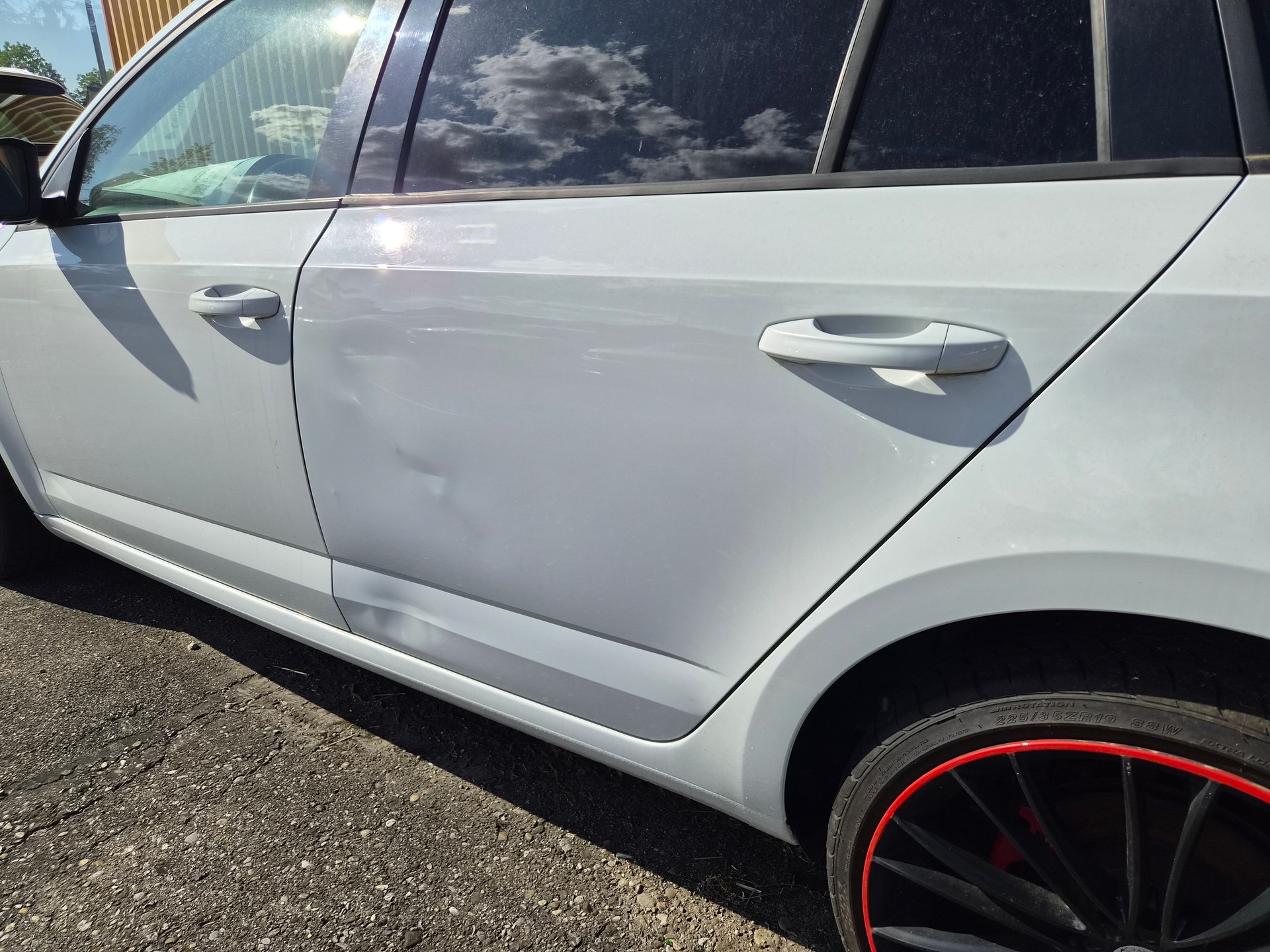 SKODA Octavia Combi 2.0 TDI RS 4x4 DSG-image-28