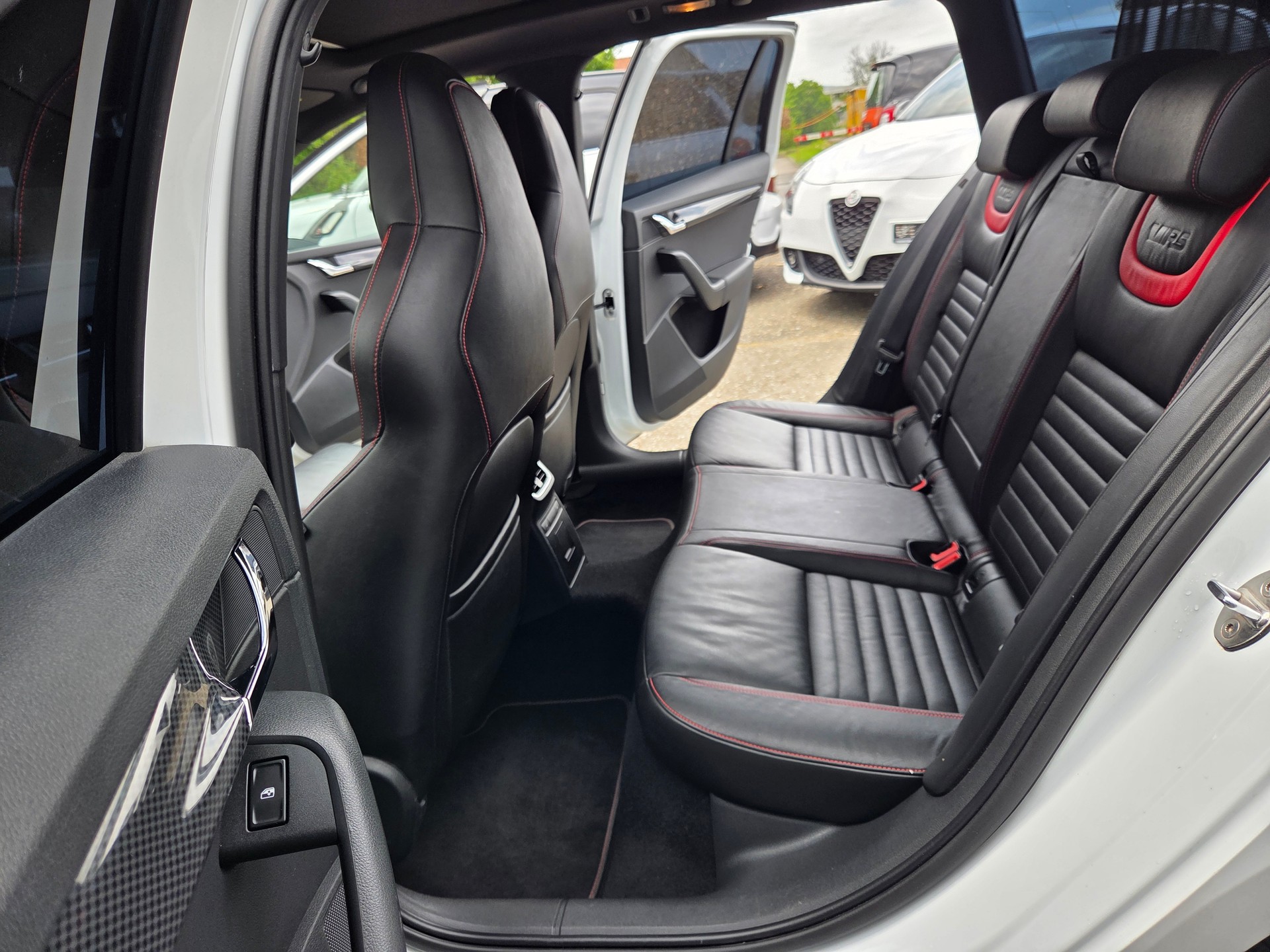 SKODA Octavia Combi 2.0 TDI RS 4x4 DSG-image-8