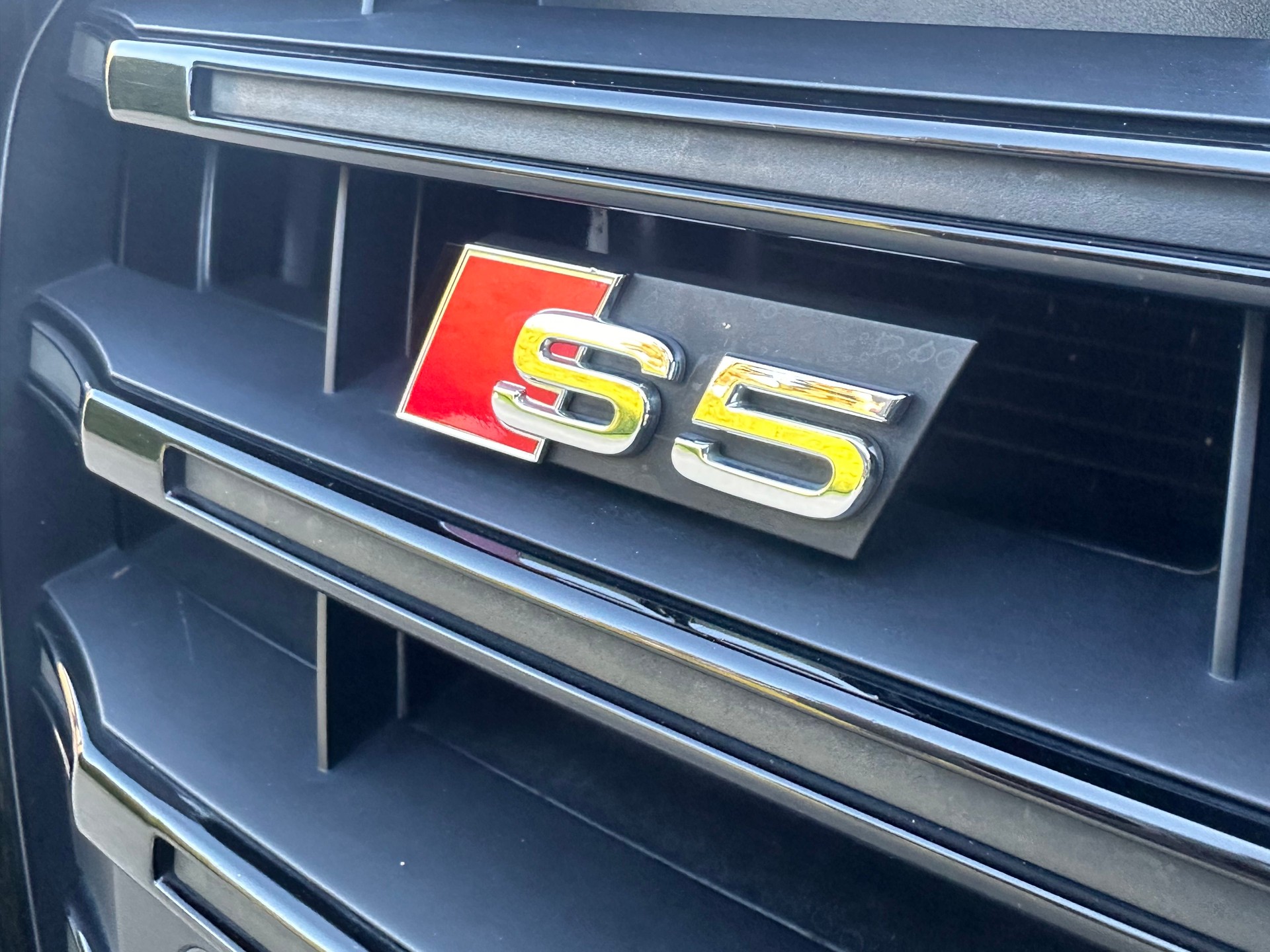 AUDI S5 Coupé 3.0 TFSI quattro S-tronic - Valeur neuve CHF 98'080.- Entretien irréprochable.-image-3