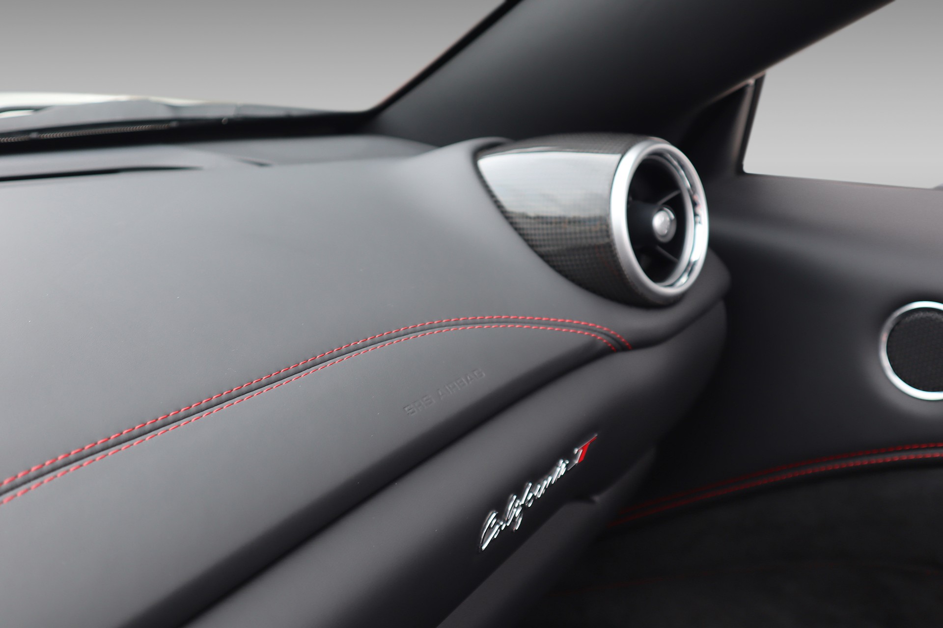 FERRARI California T-image-15