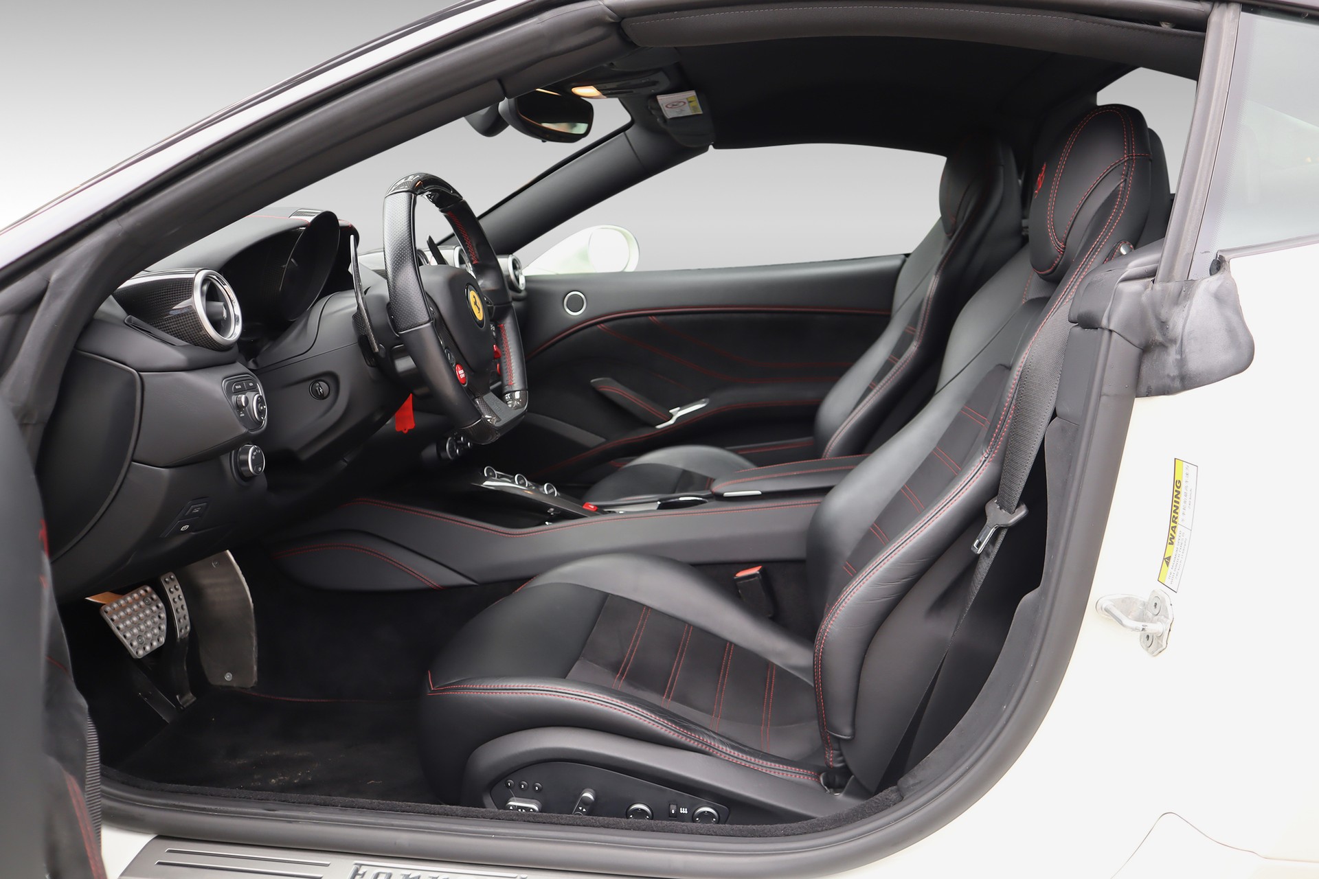 FERRARI California T-image-10