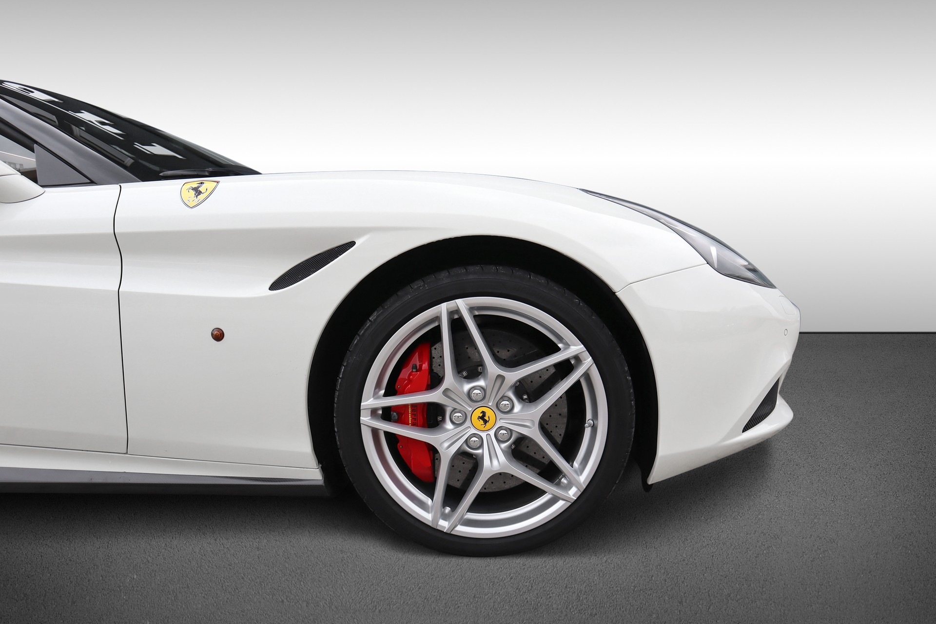 FERRARI California T-image-9