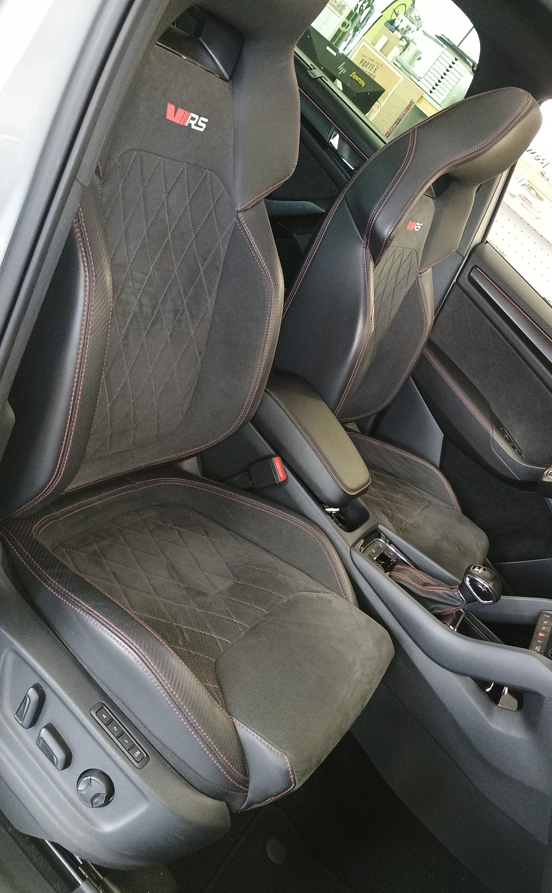 SKODA Kodiaq 2.0 TSI 4x4 RS-image-6