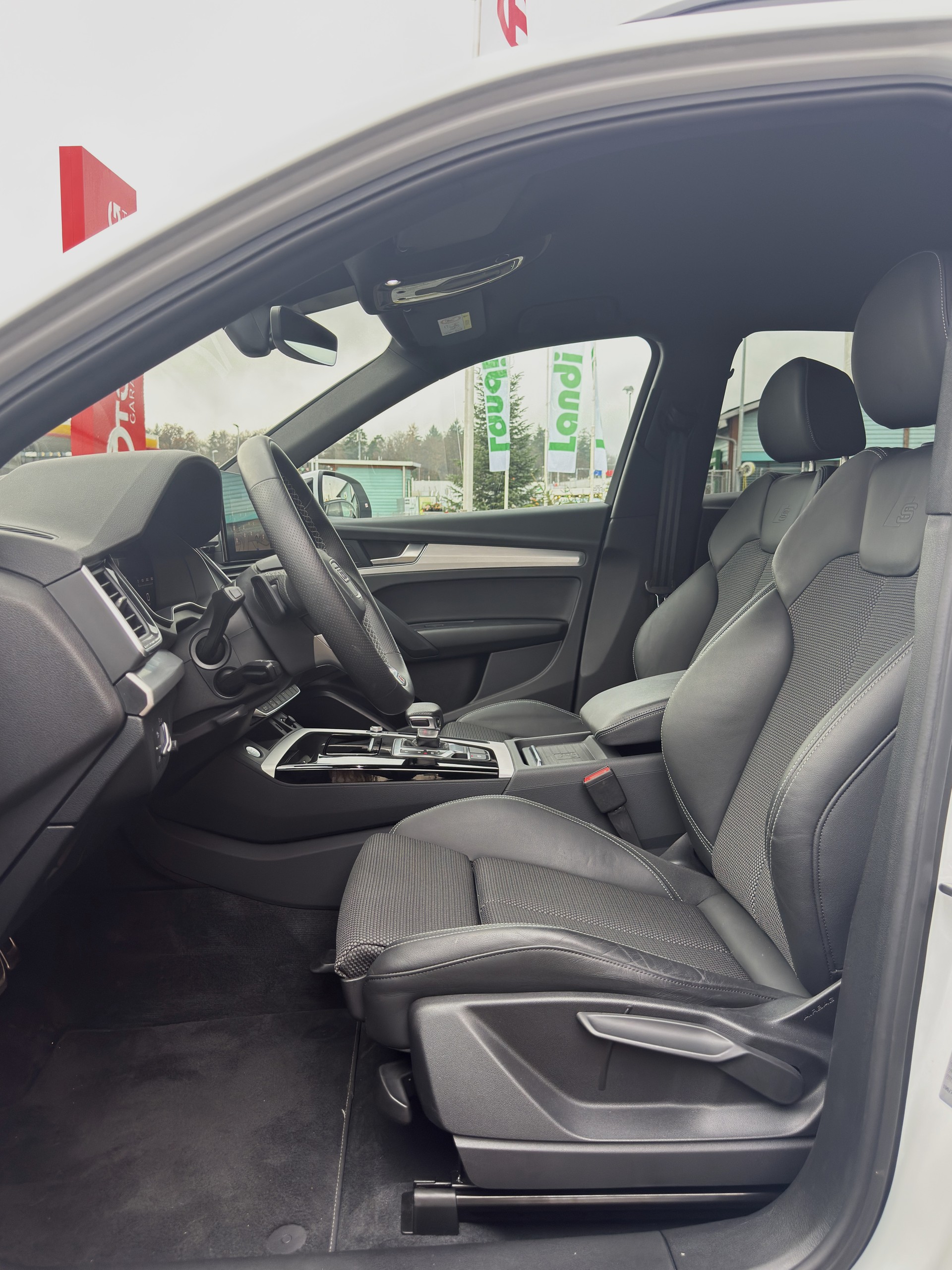 AUDI Q5 2.0 40 TDI S Line quattro S-Tronic-image-9
