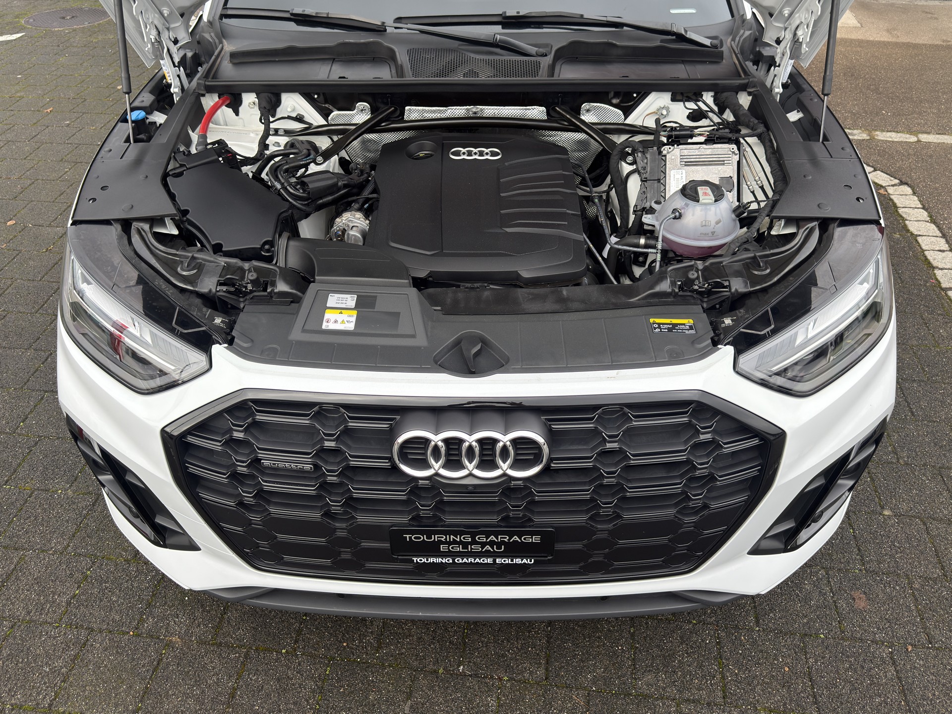 AUDI Q5 2.0 40 TDI S Line quattro S-Tronic-image-24
