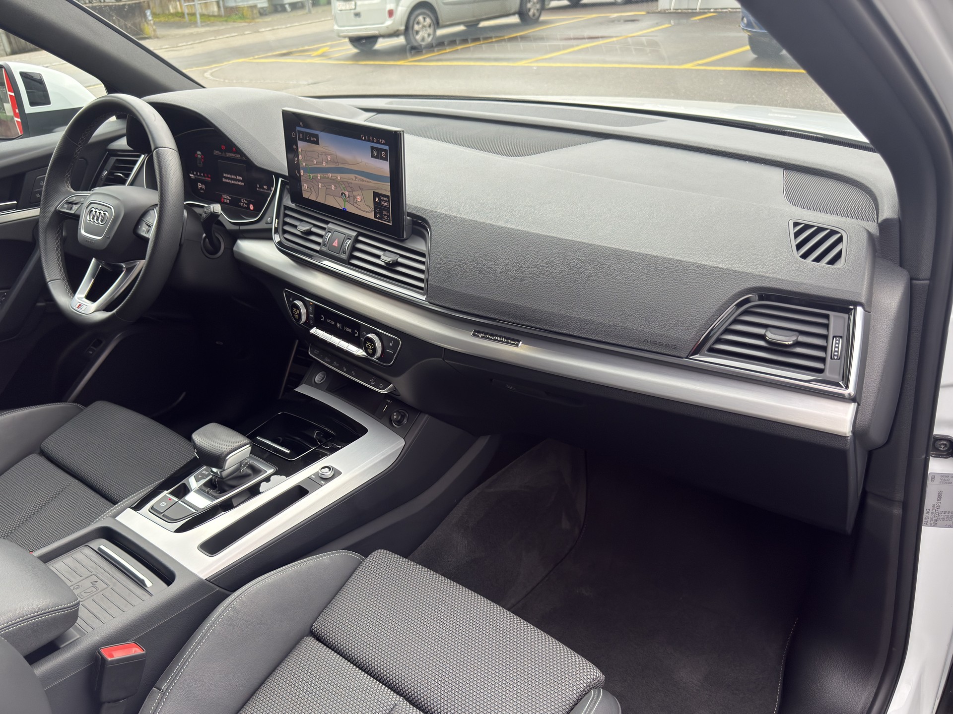 AUDI Q5 2.0 40 TDI S Line quattro S-Tronic-image-10