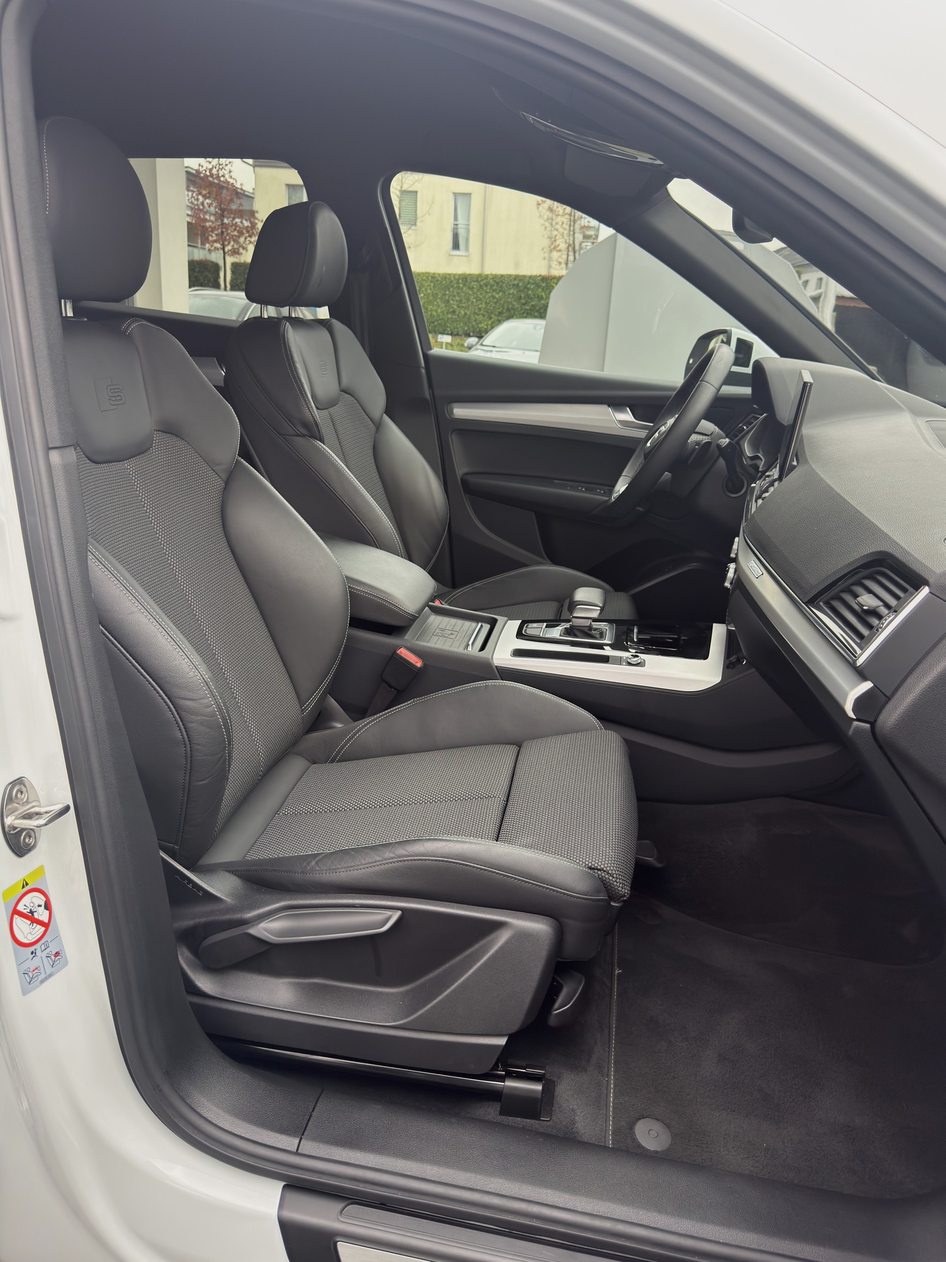 AUDI Q5 2.0 40 TDI S Line quattro S-Tronic-image-11