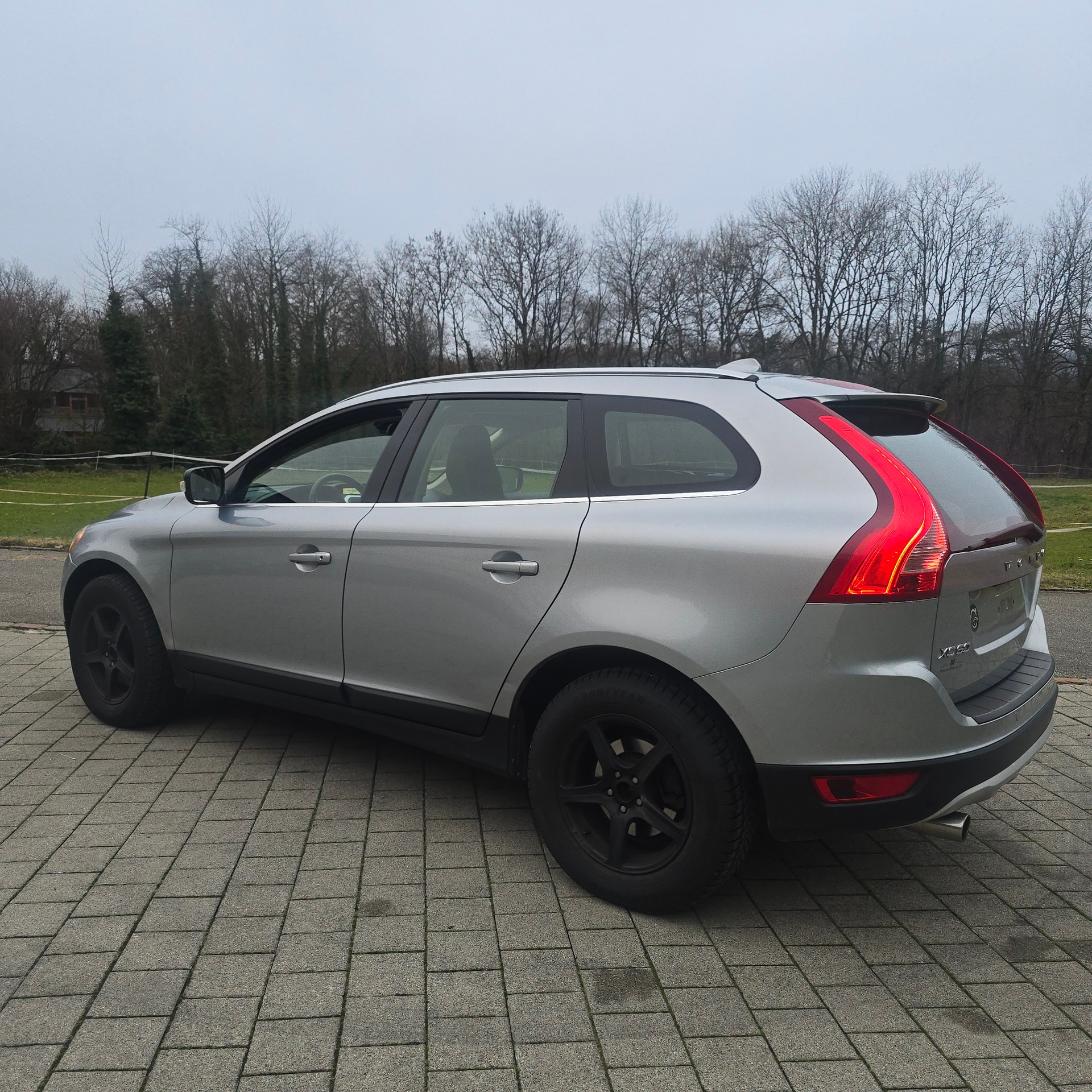 VOLVO XC60 D5 AWD Summum Geartronic-image-3