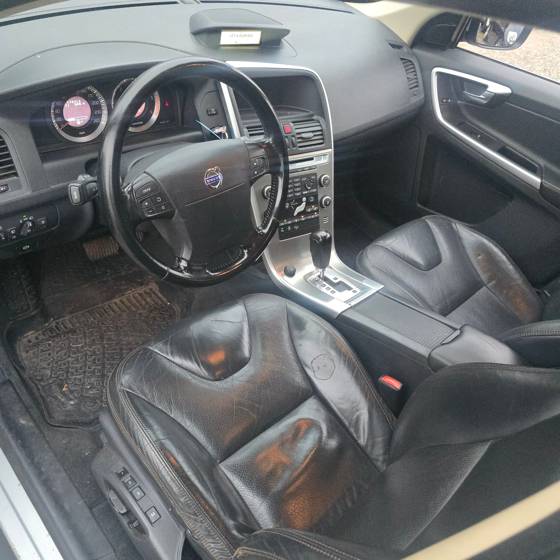 VOLVO XC60 D5 AWD Summum Geartronic-image-6