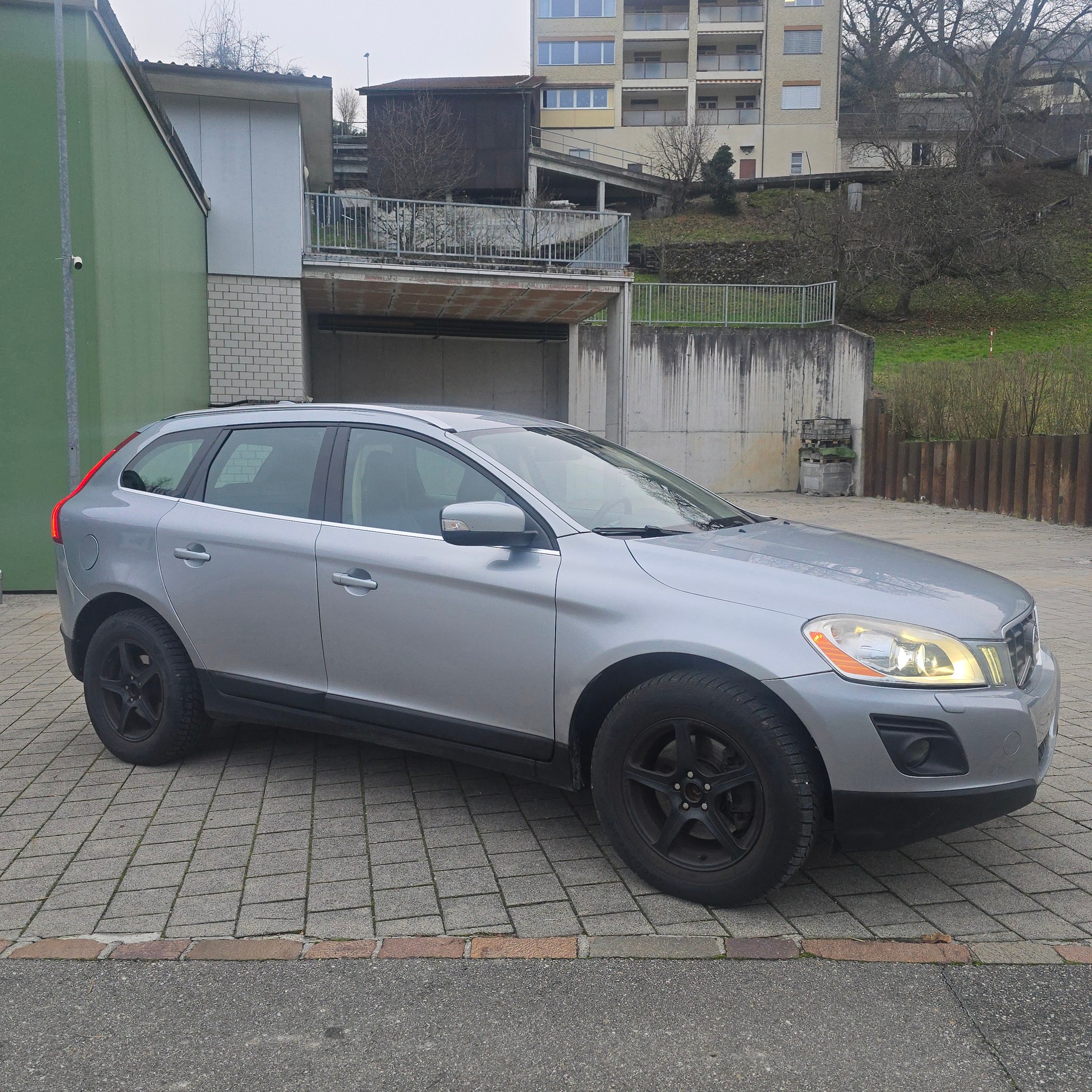 VOLVO XC60 D5 AWD Summum Geartronic-image-1