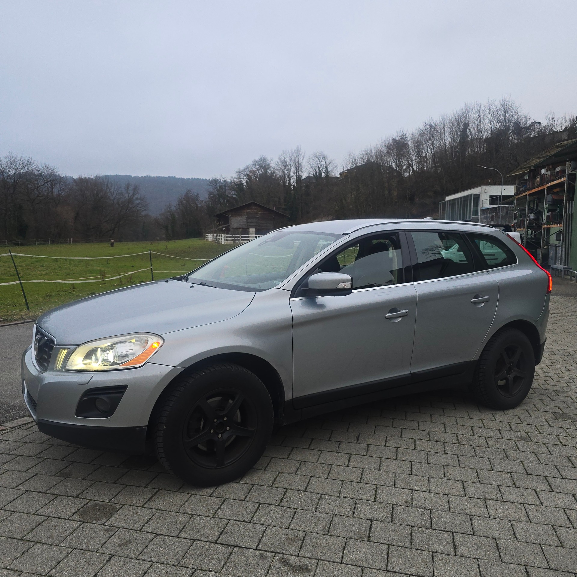 VOLVO XC60 D5 AWD Summum Geartronic-image-0
