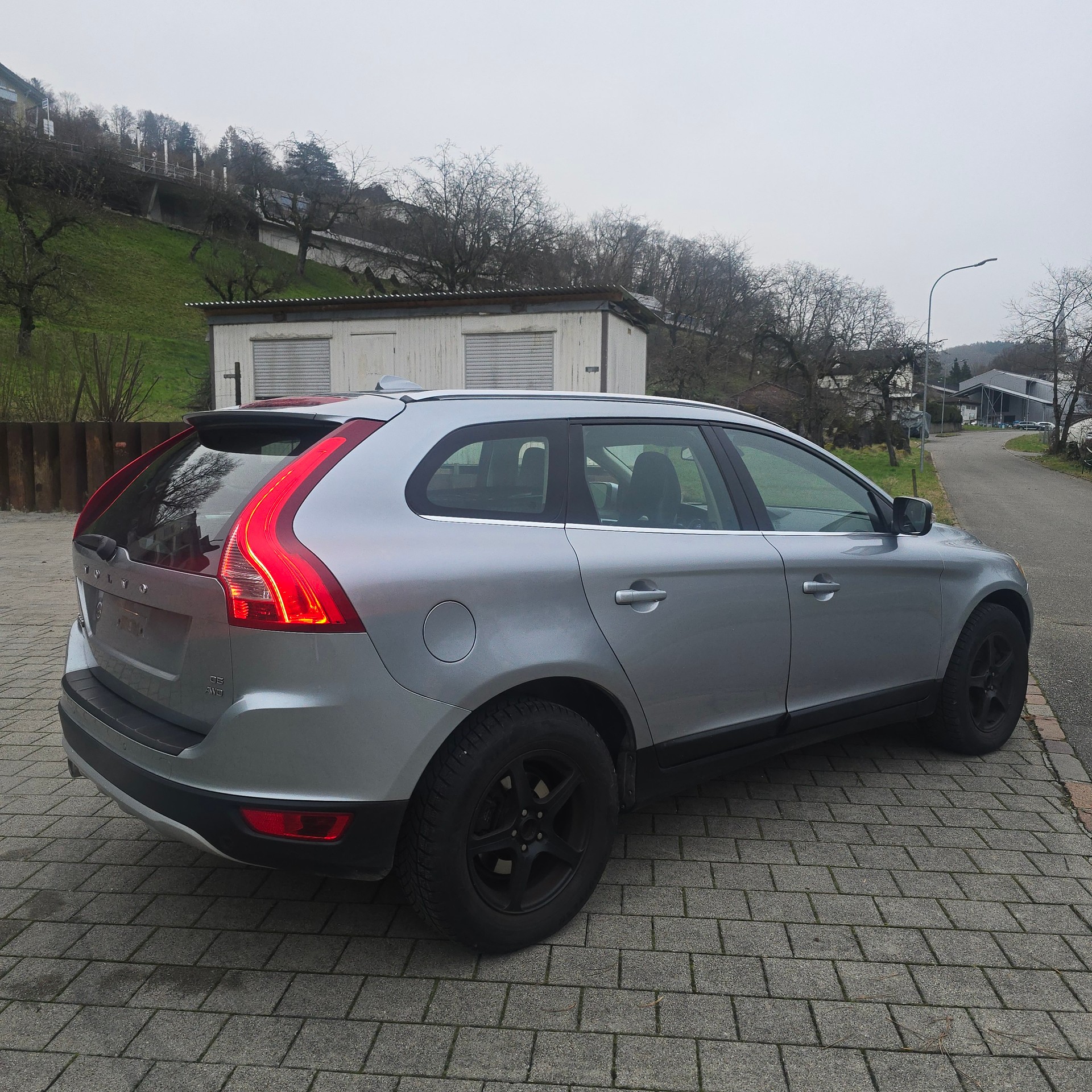 VOLVO XC60 D5 AWD Summum Geartronic-image-2