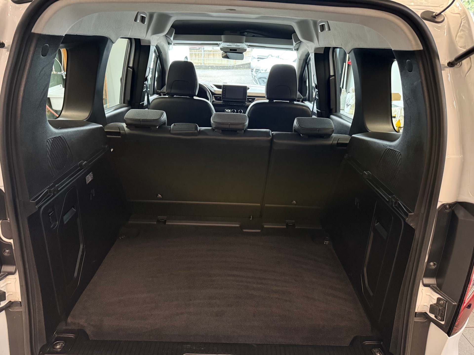 RENAULT Kangoo 1.5 dCi 95 Intens-image-12