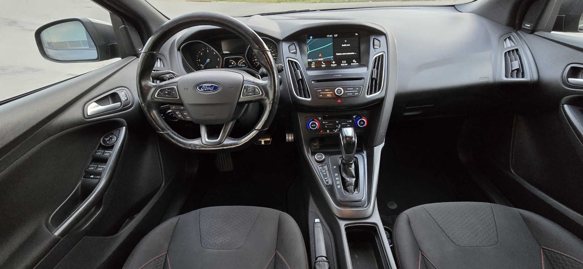 FORD Focus 2.0 TDCi ST Line Powershift-image-9