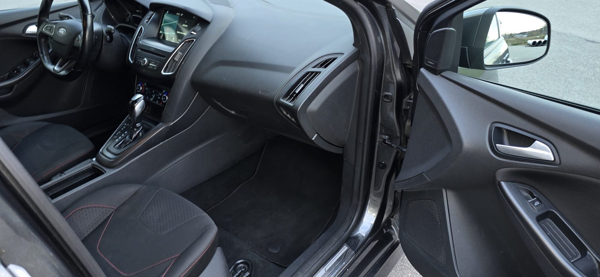 FORD Focus 2.0 TDCi ST Line Powershift-image-11