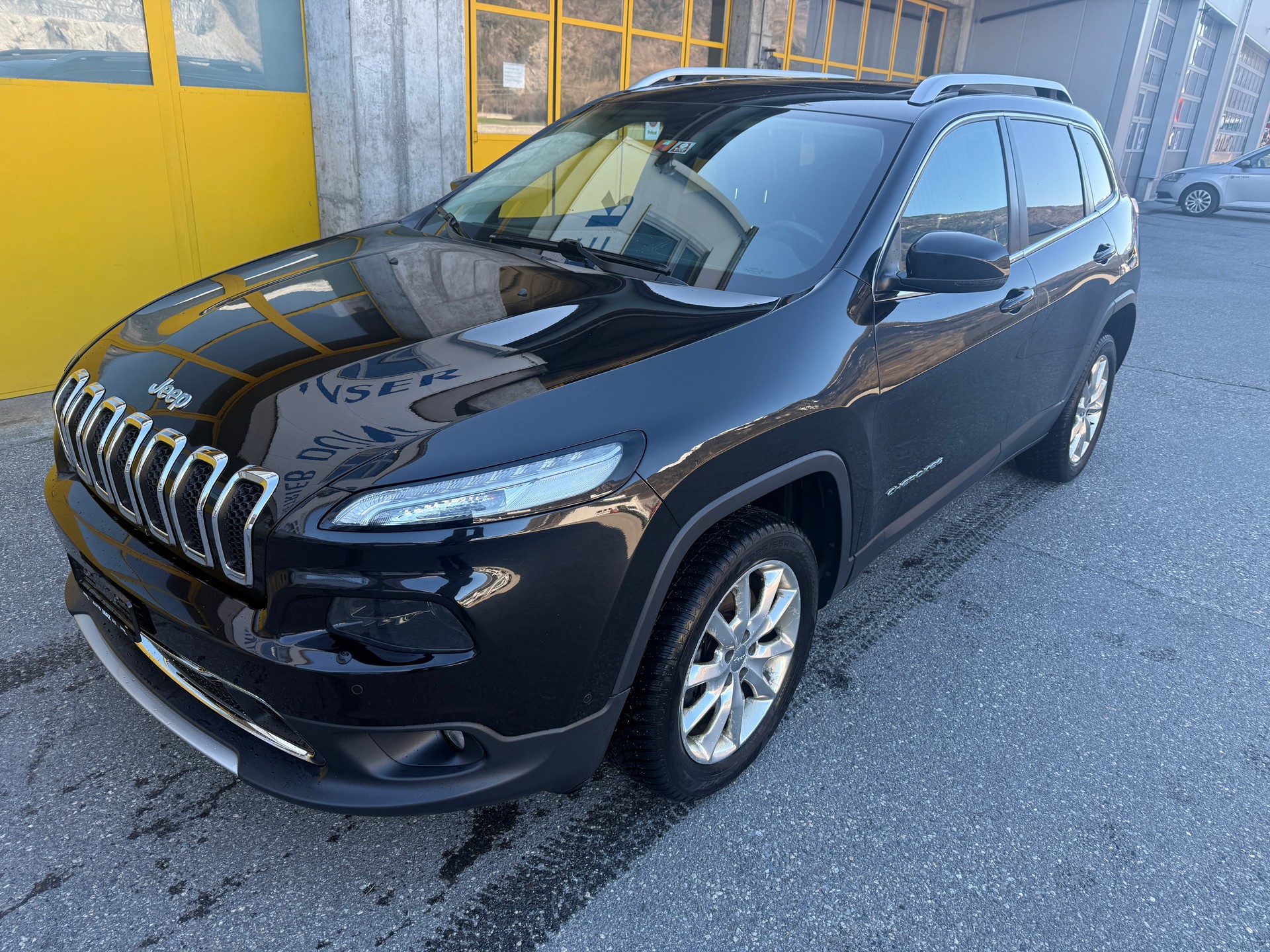 JEEP CHEROKEE-image-0