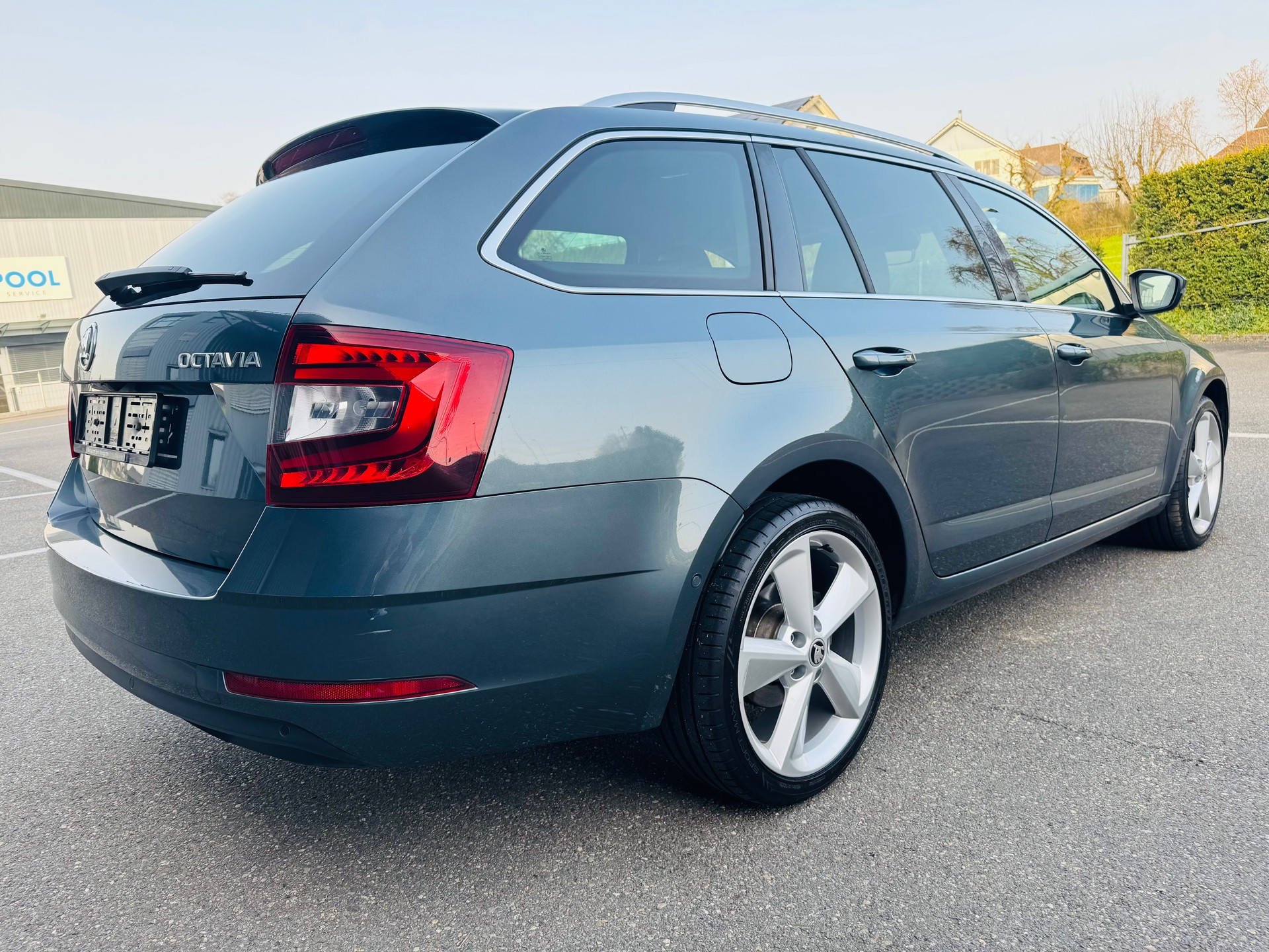 SKODA Octavia Combi 1.8 TSI Style DSG-image-5