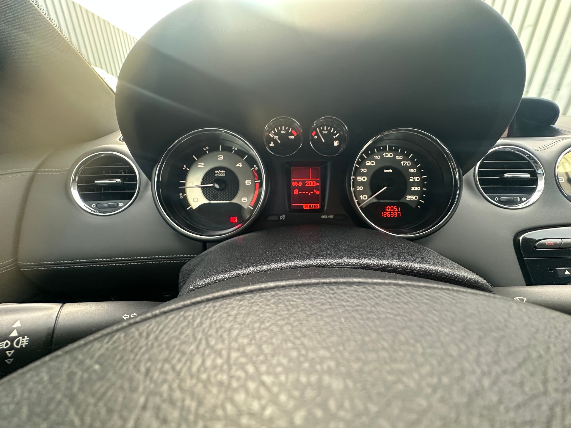 PEUGEOT RCZ 2.0 HDI-image-11