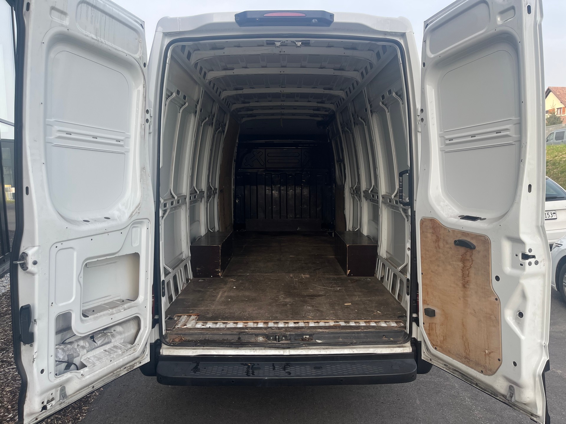 IVECO 35 S 15-image-8