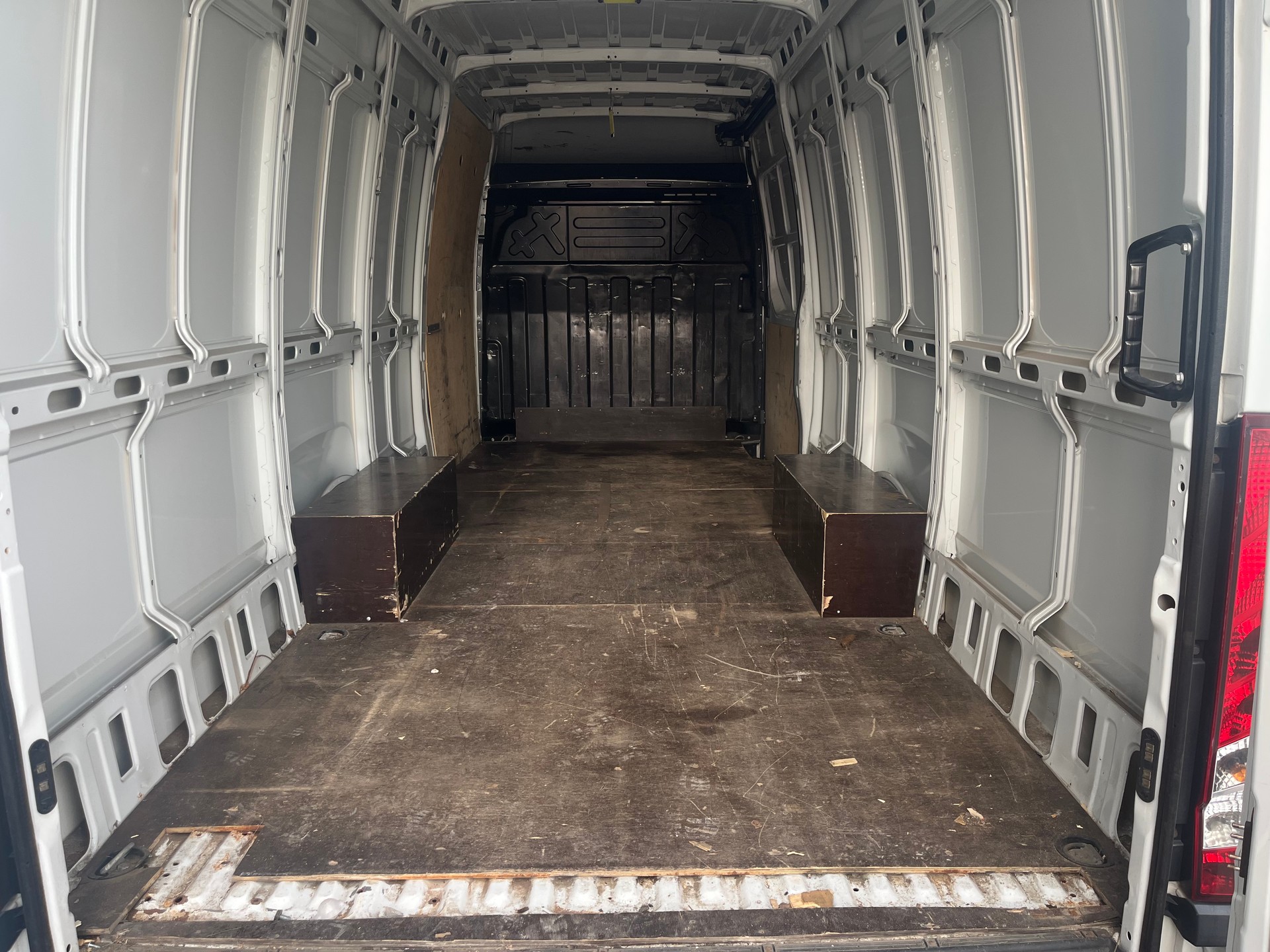 IVECO 35 S 15-image-9