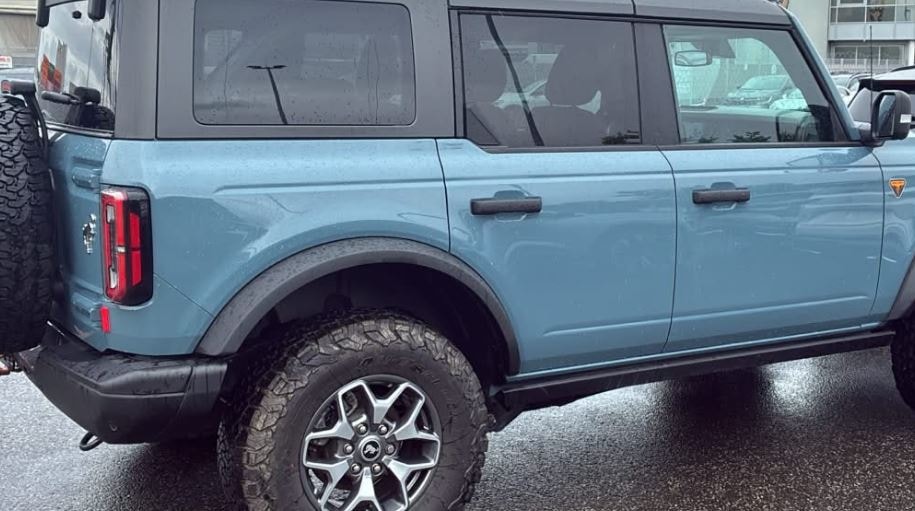 FORD Bronco 2.7 EcoB Badlands e-4WD Area-51-showroom-element-2