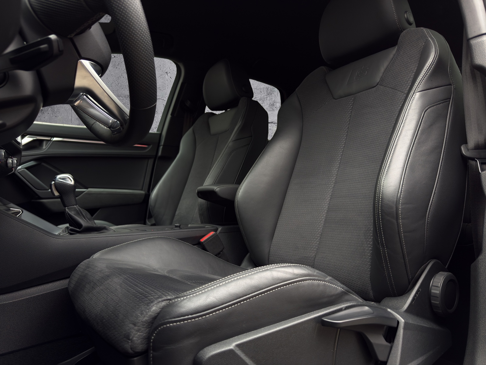 AUDI Q3 40 TDI S line quattro S-tronic *CH-Fahrzeug*-image-4