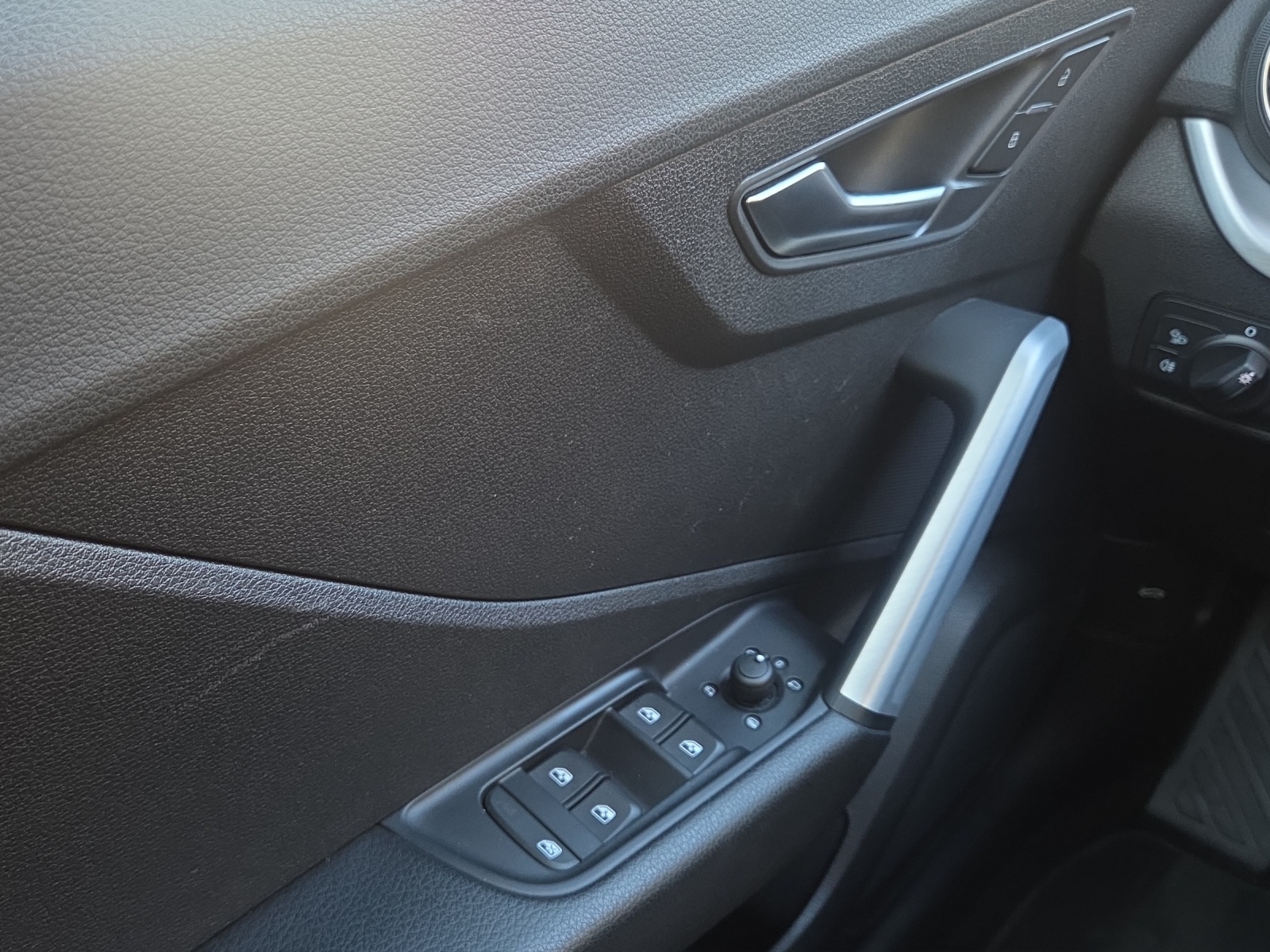 AUDI Q2 40 TFSI Attraction quattro S-tronic-image-14