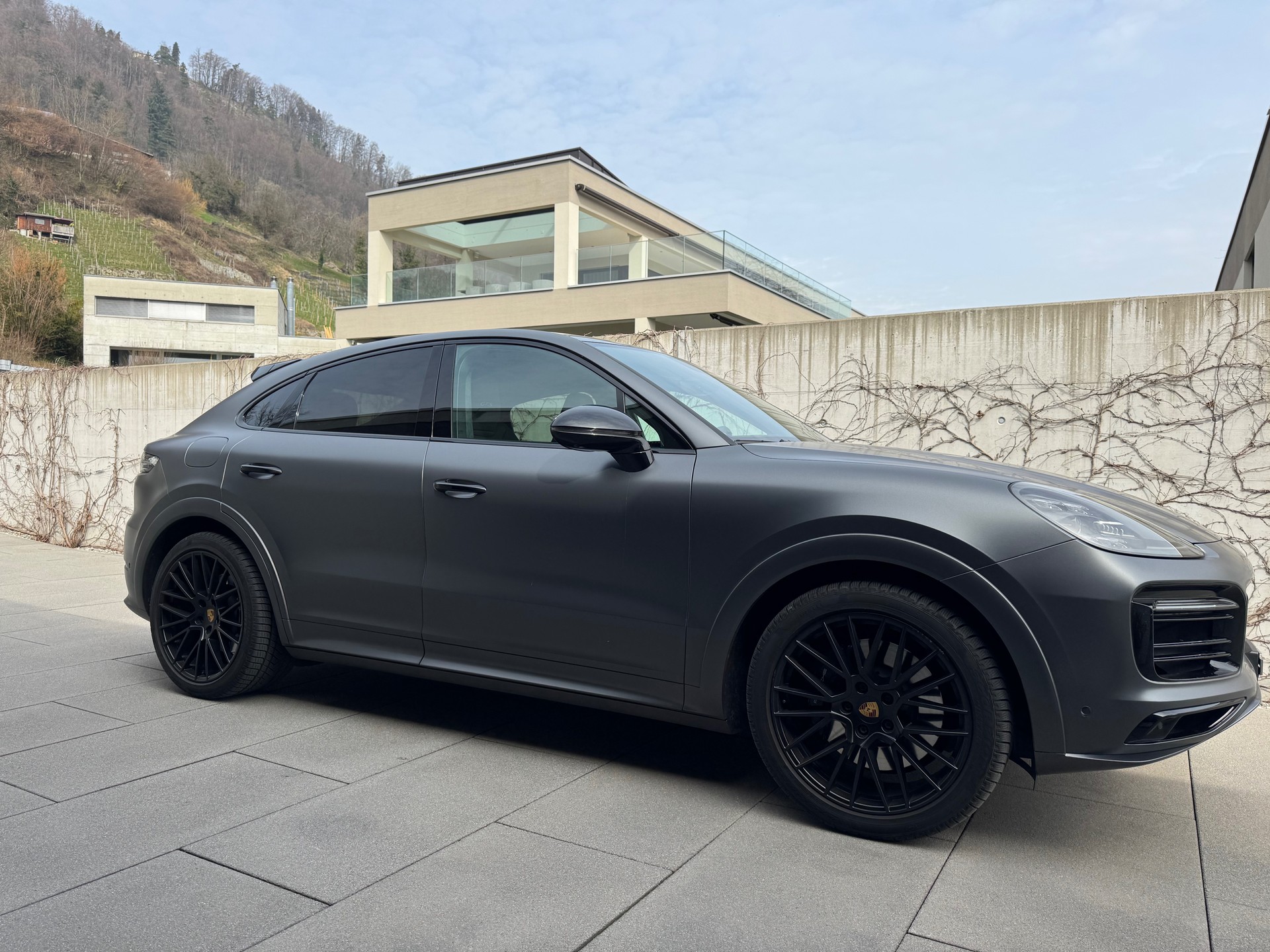 PORSCHE Cayenne GTS Coupé-image-2