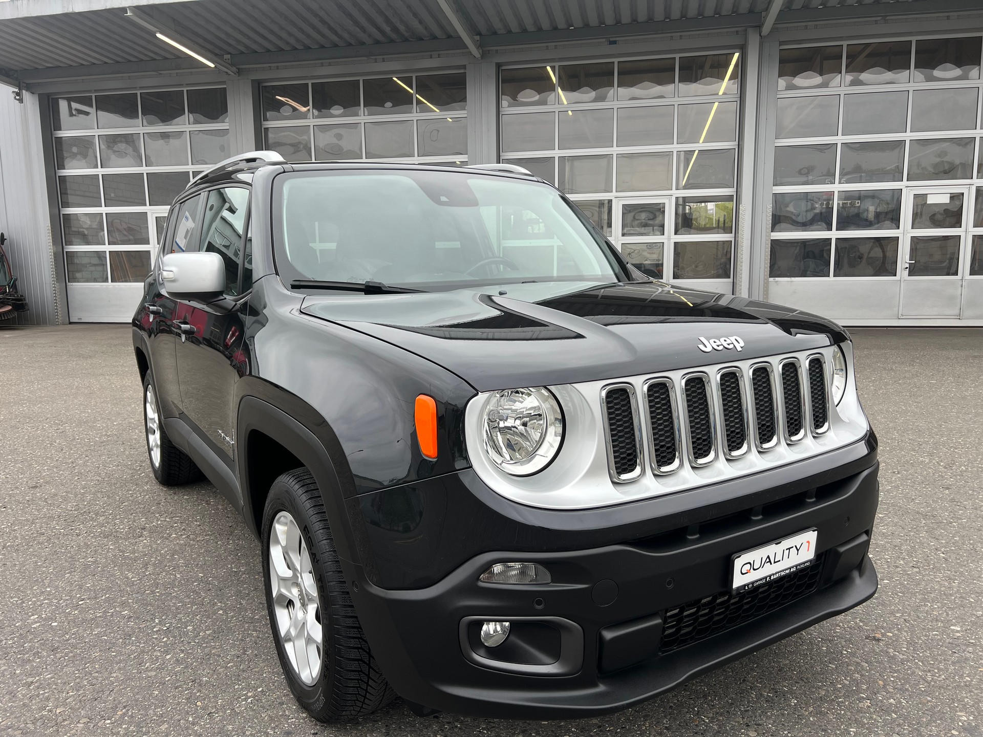 JEEP Renegade 1.4 Turbo Limited AWD-showroom-element-1