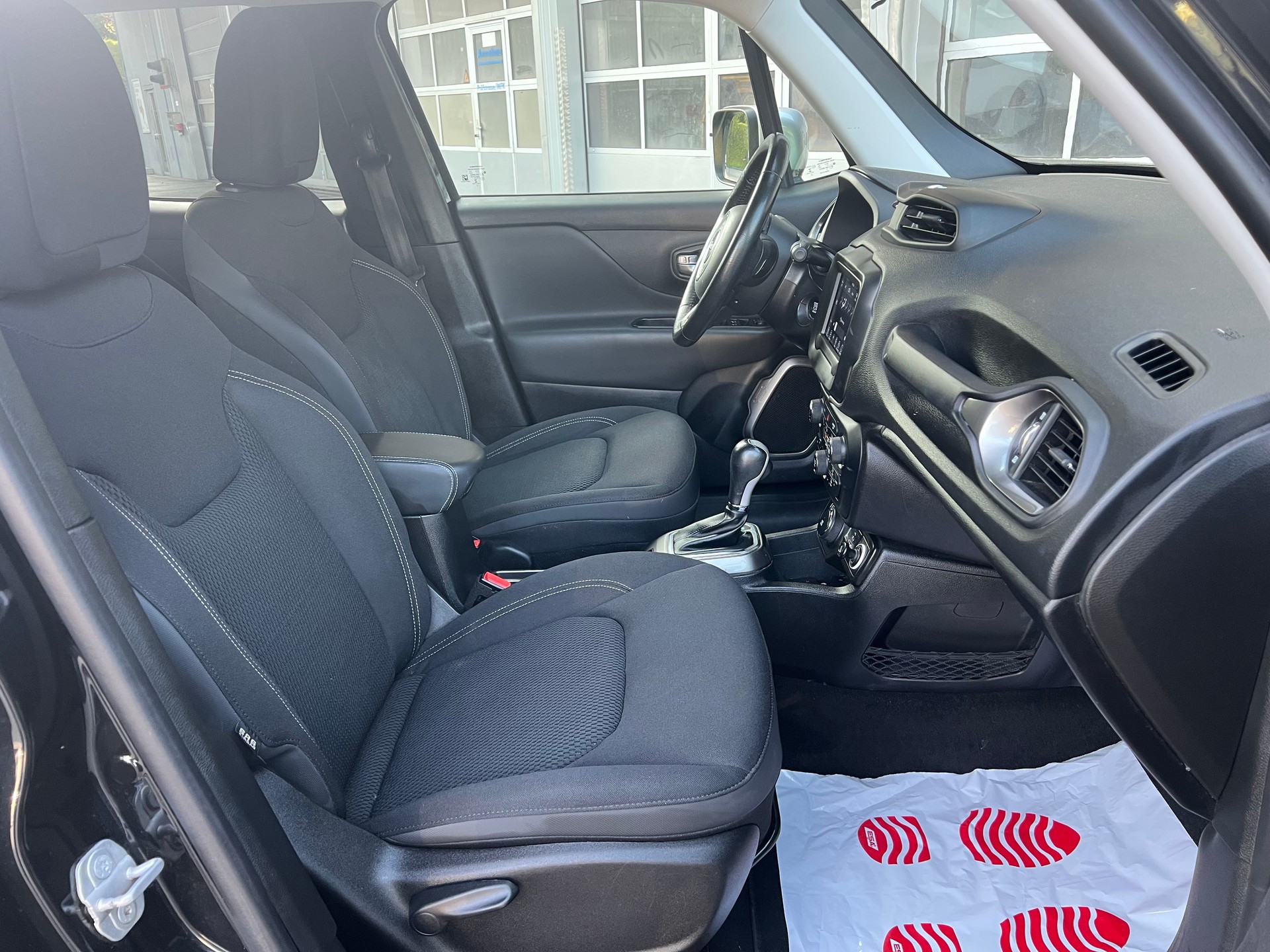 JEEP Renegade 1.4 Turbo Limited AWD-image-12
