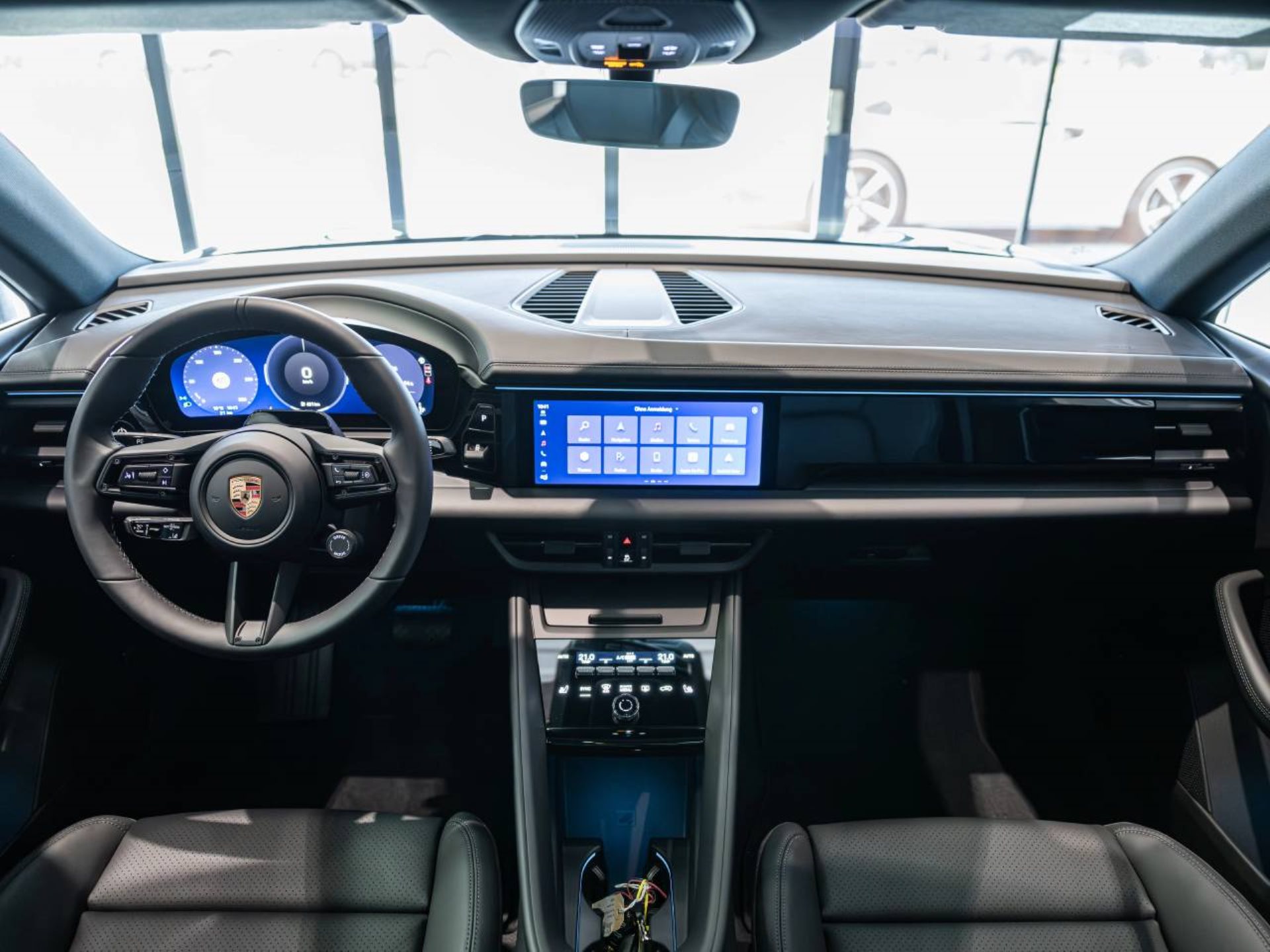PORSCHE Macan 4-image-15